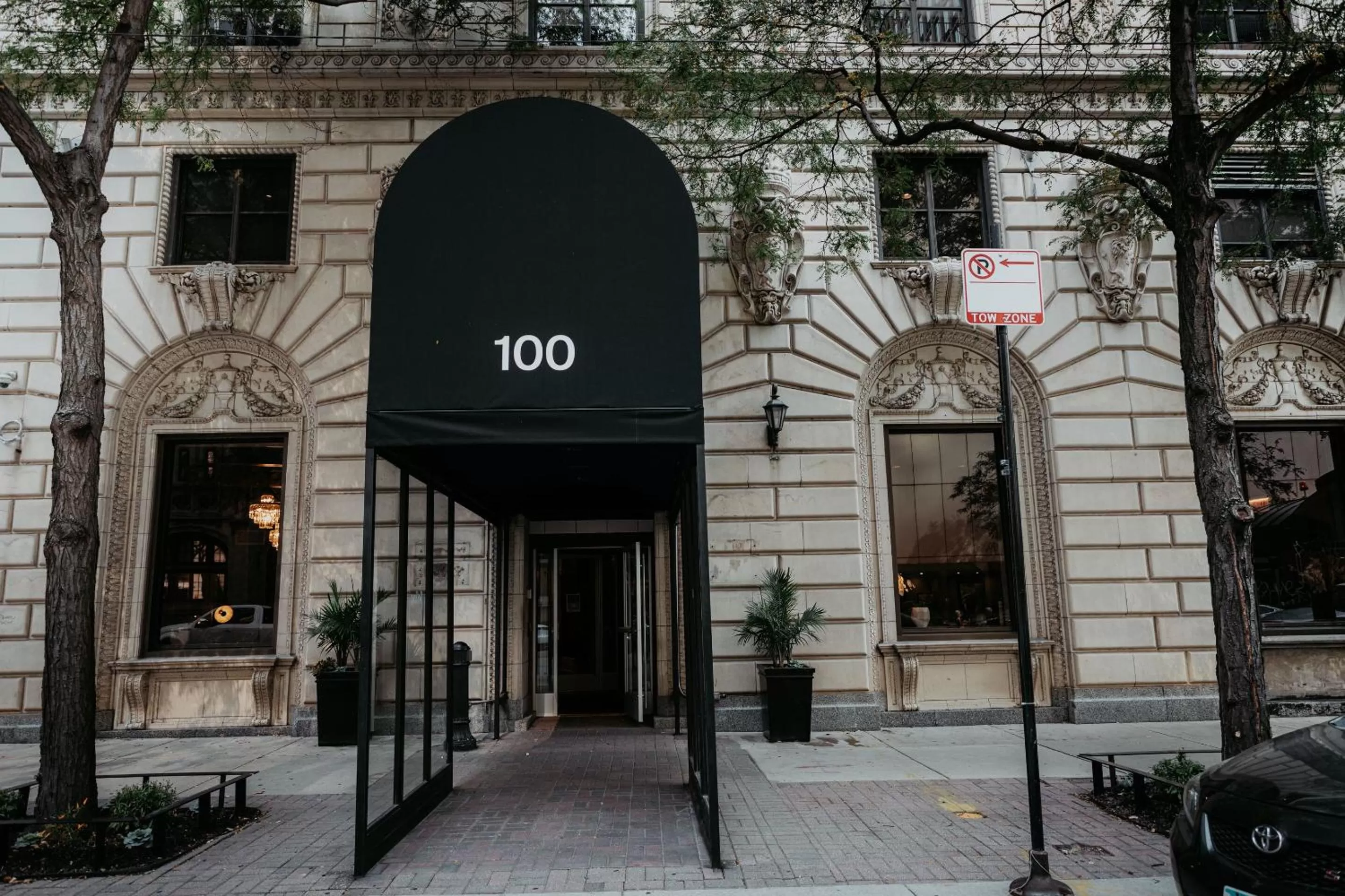 Facade/entrance in Selina Chicago