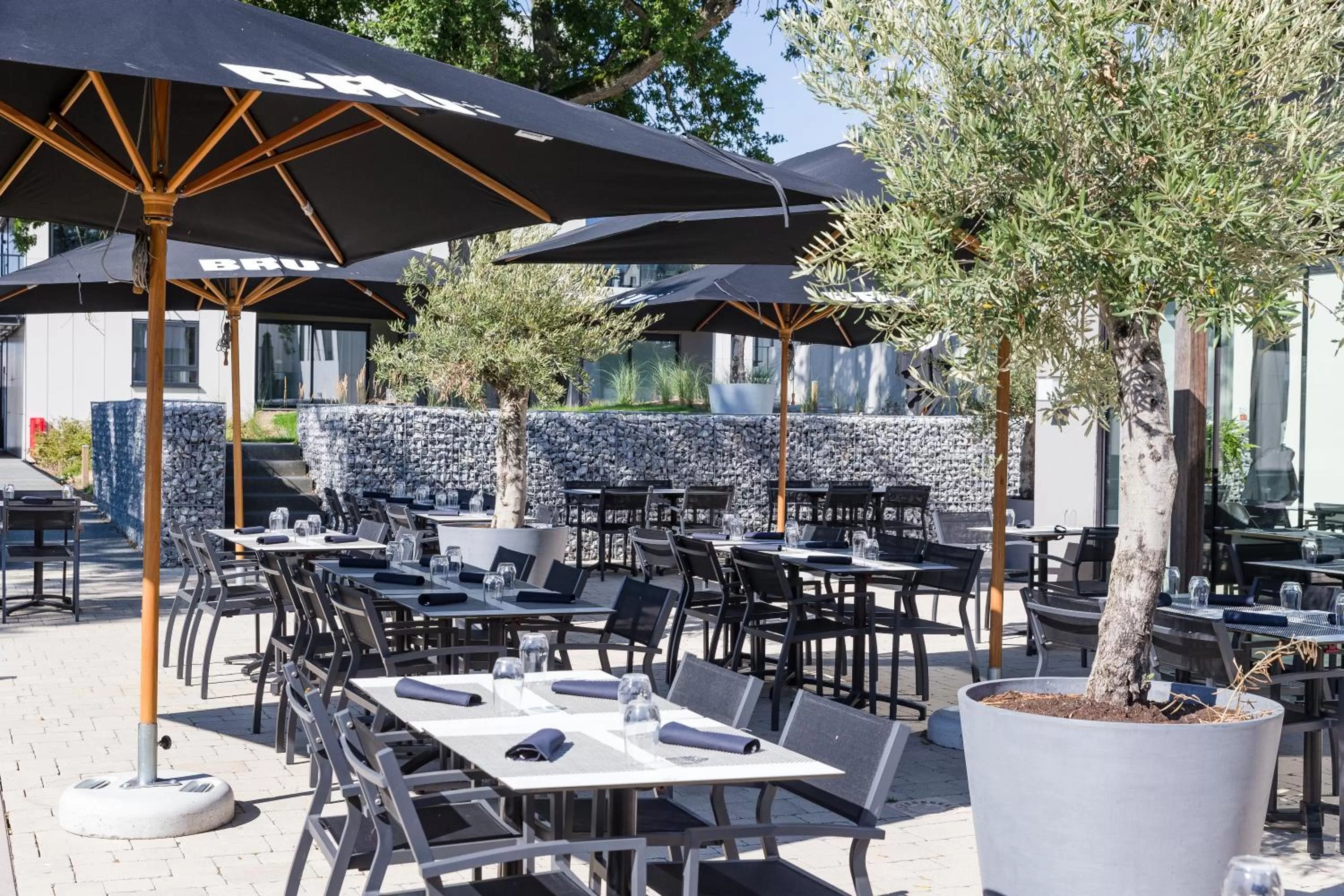 Restaurant/places to eat in Golden Lakes Hotel