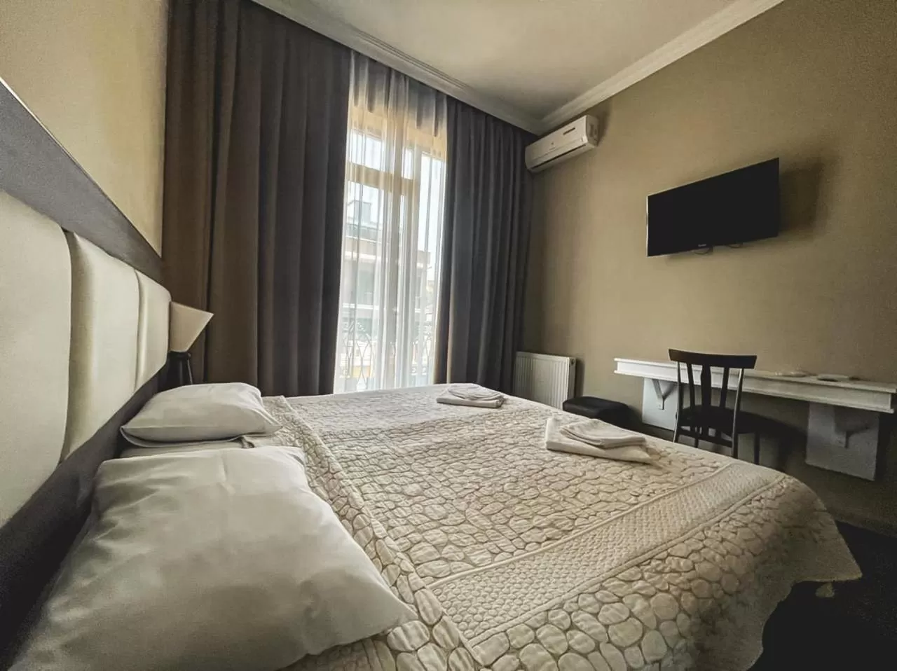 Bed in Discovery Hotel