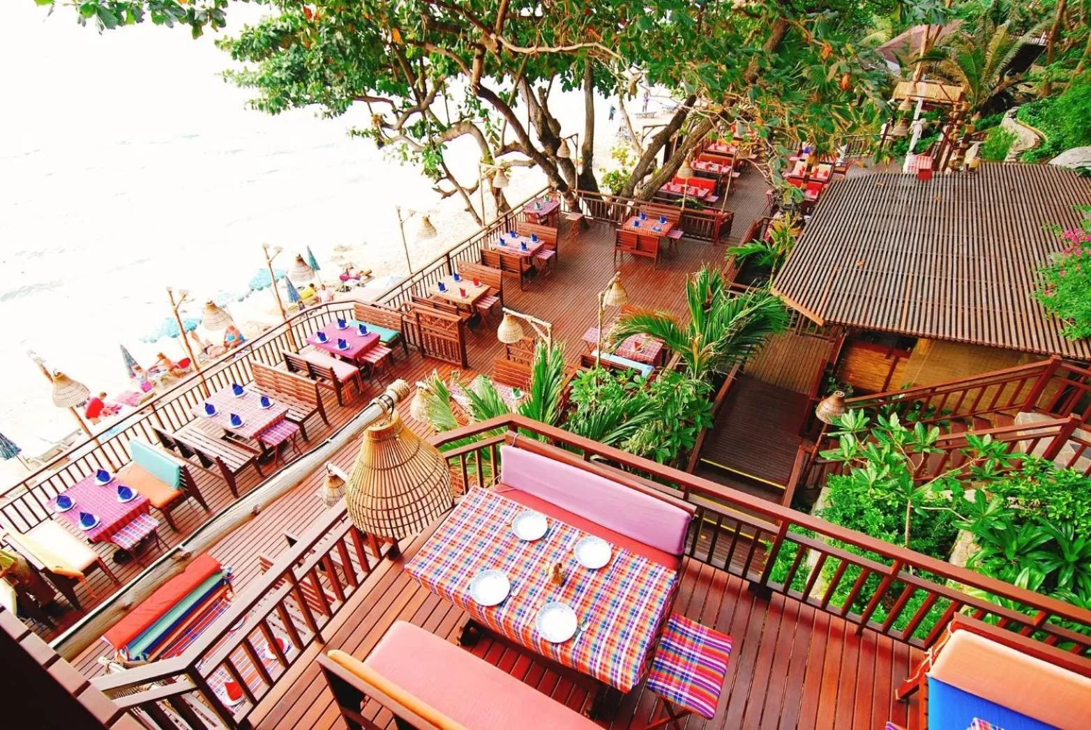 Restaurant/places to eat in Birds and Bees Resort