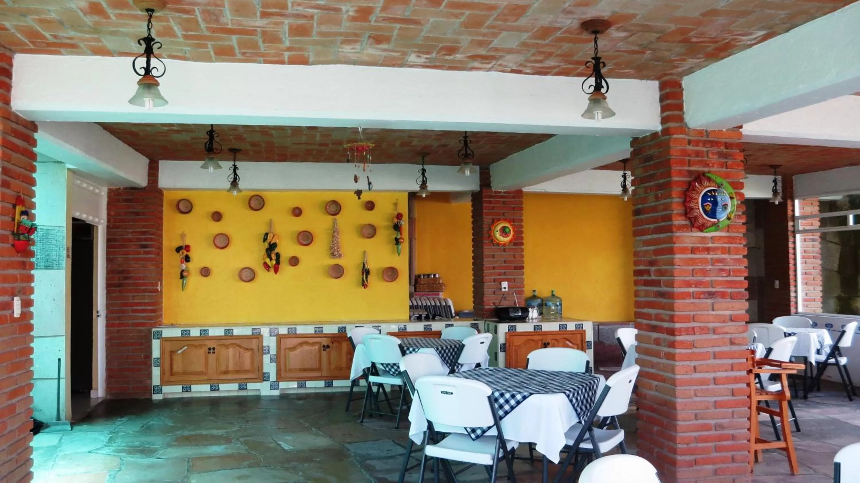 Restaurant/places to eat in Hotel Santa Barbara