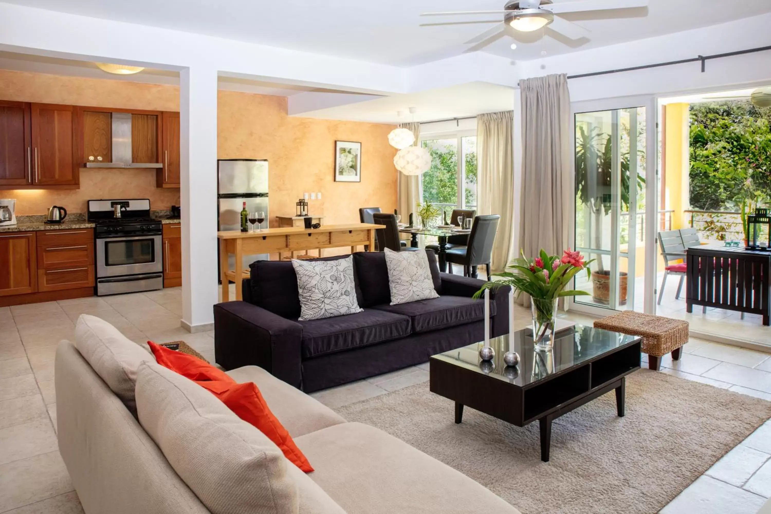 Apartment with Pool View in Instyle Residences at Infiniti Blu Apartment with Pool View in Instyle Residences at Infiniti Blu