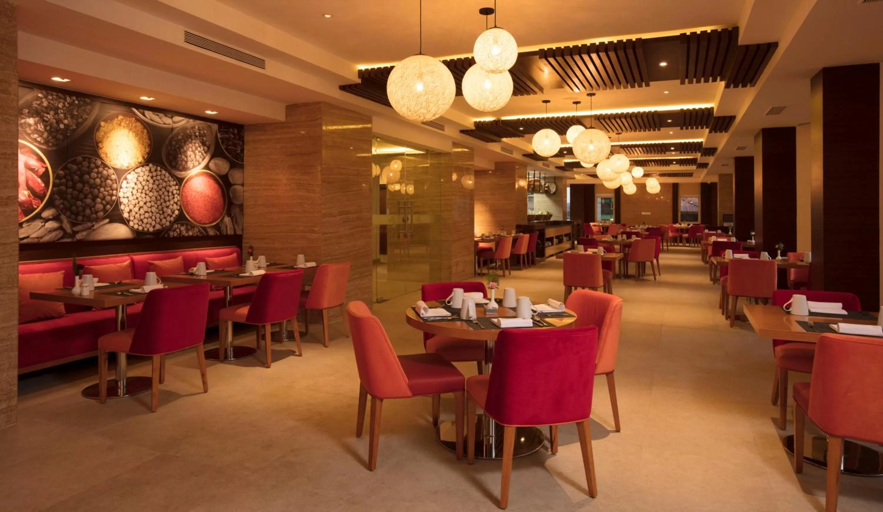 Restaurant/places to eat in Royal Singi Hotel