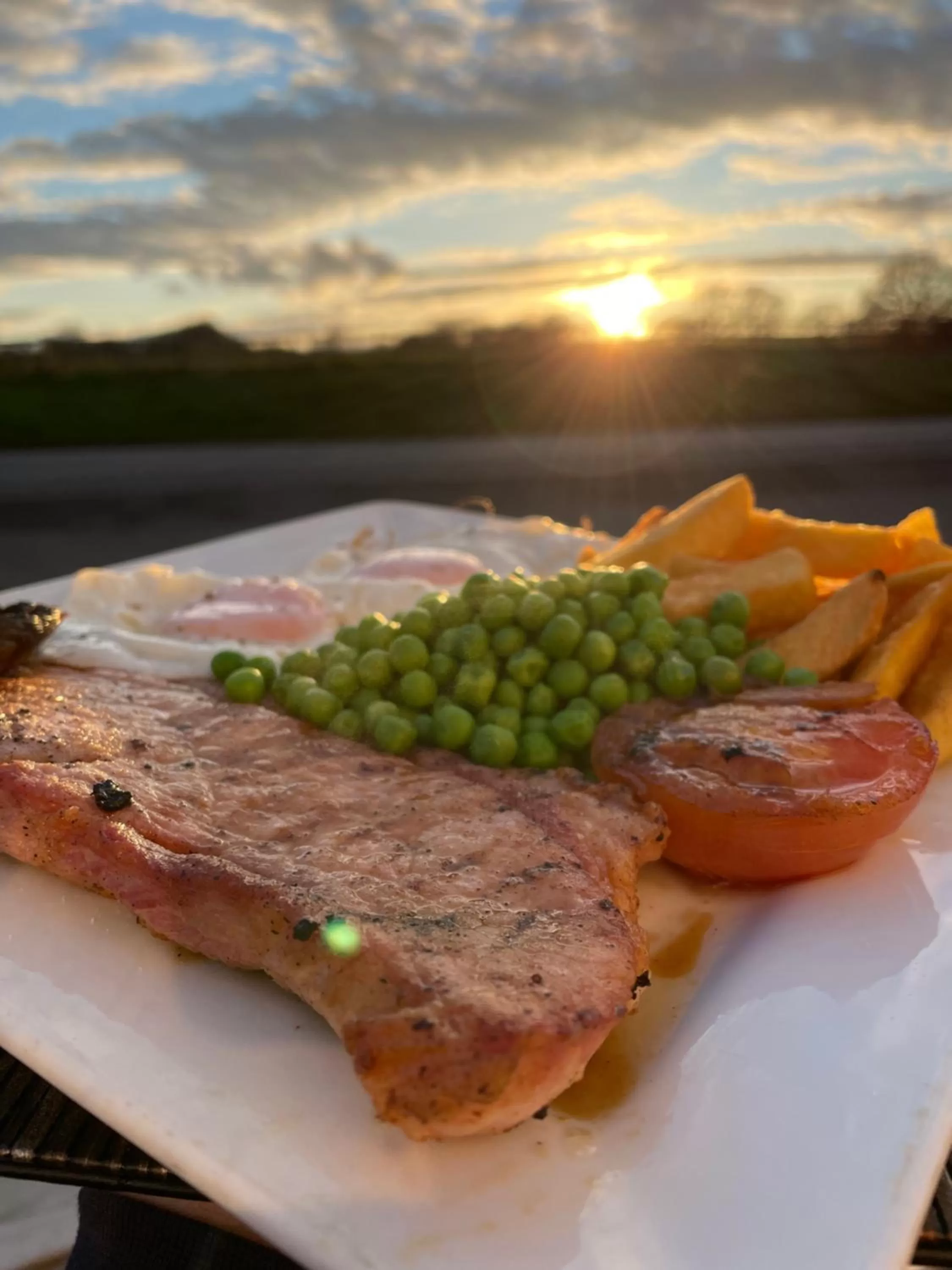 Restaurant/places to eat in Halfway House Inn & Cottages