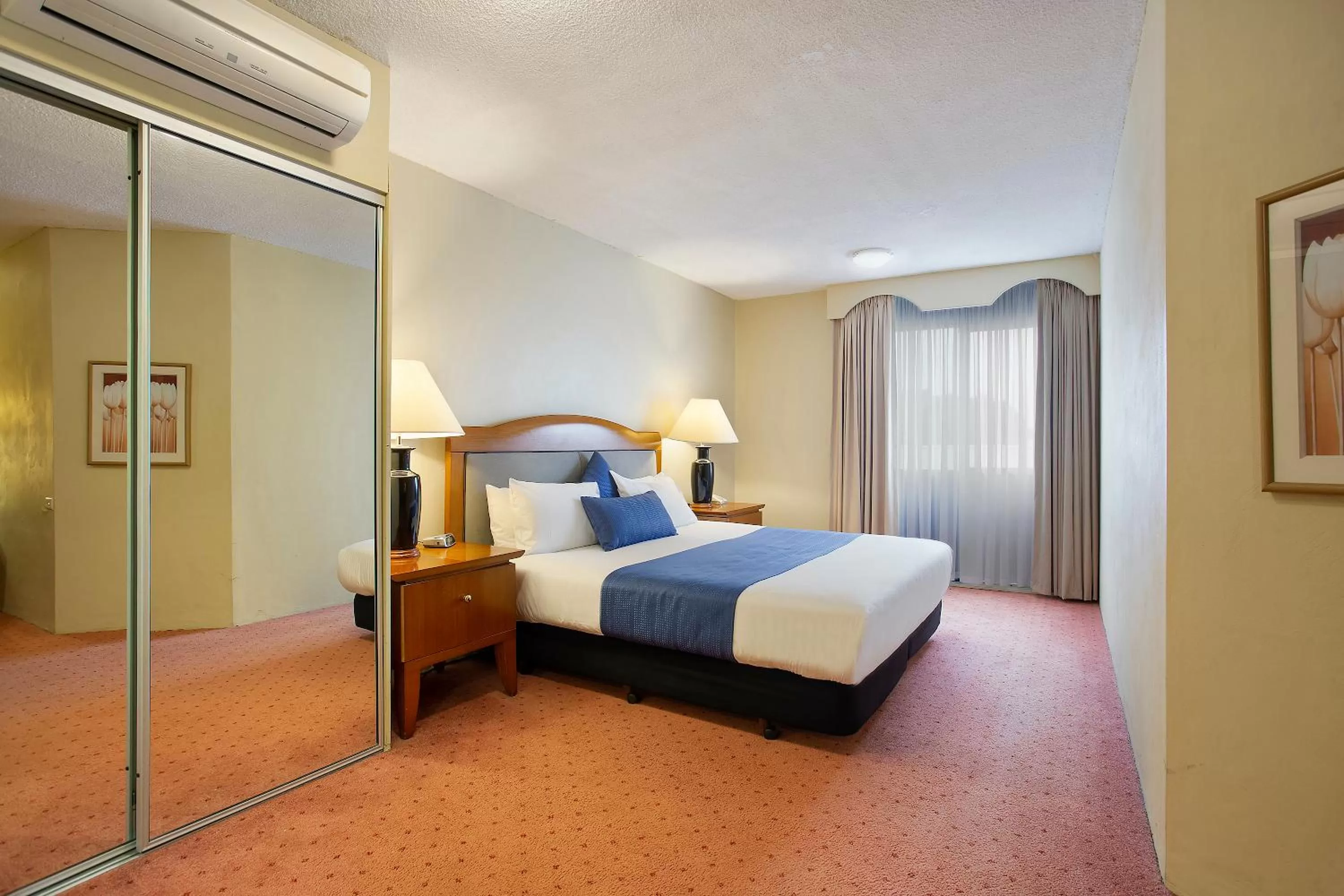 Bed in Central Court Motel Warrnambool