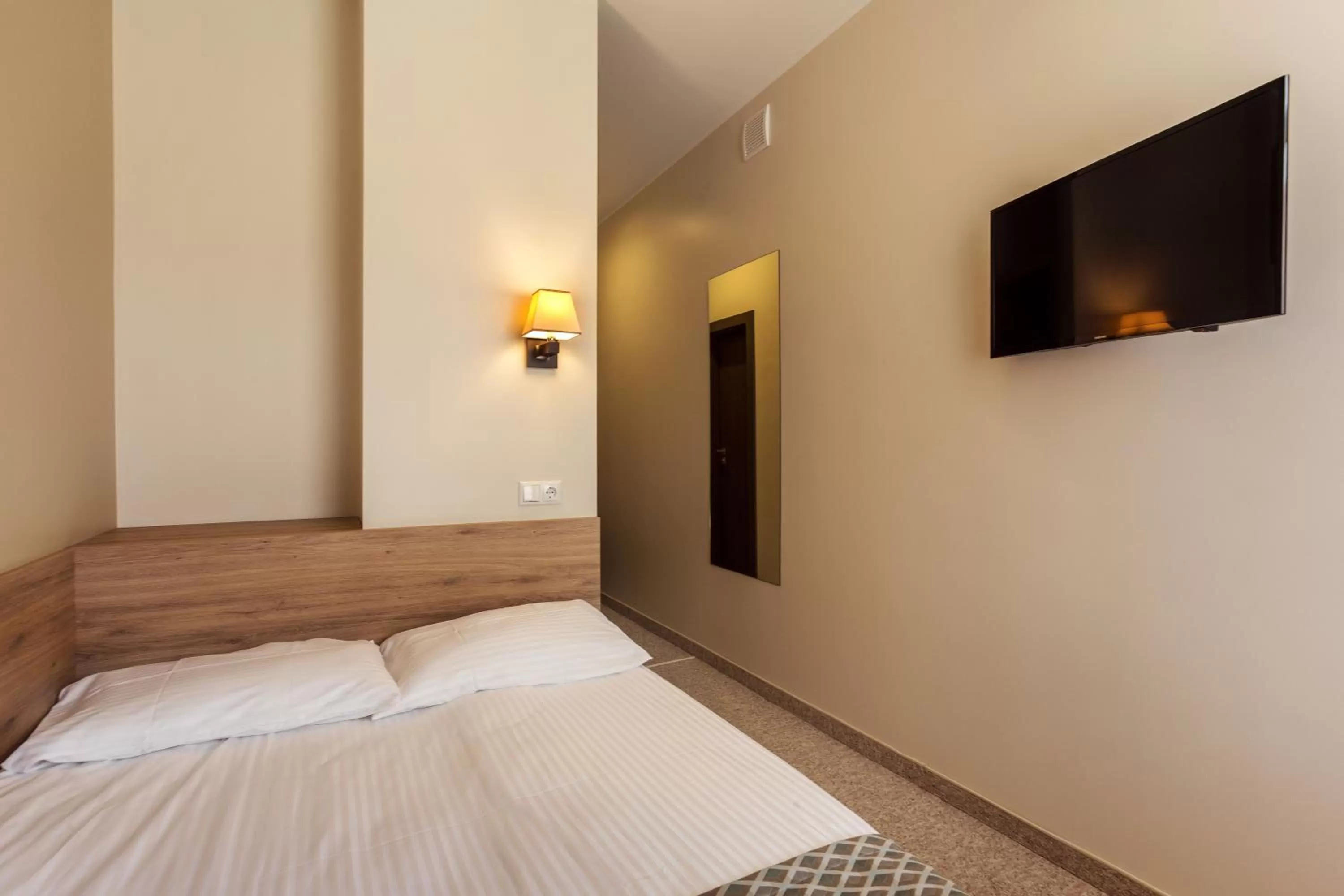 TV and multimedia, Bed in Old Town Trio