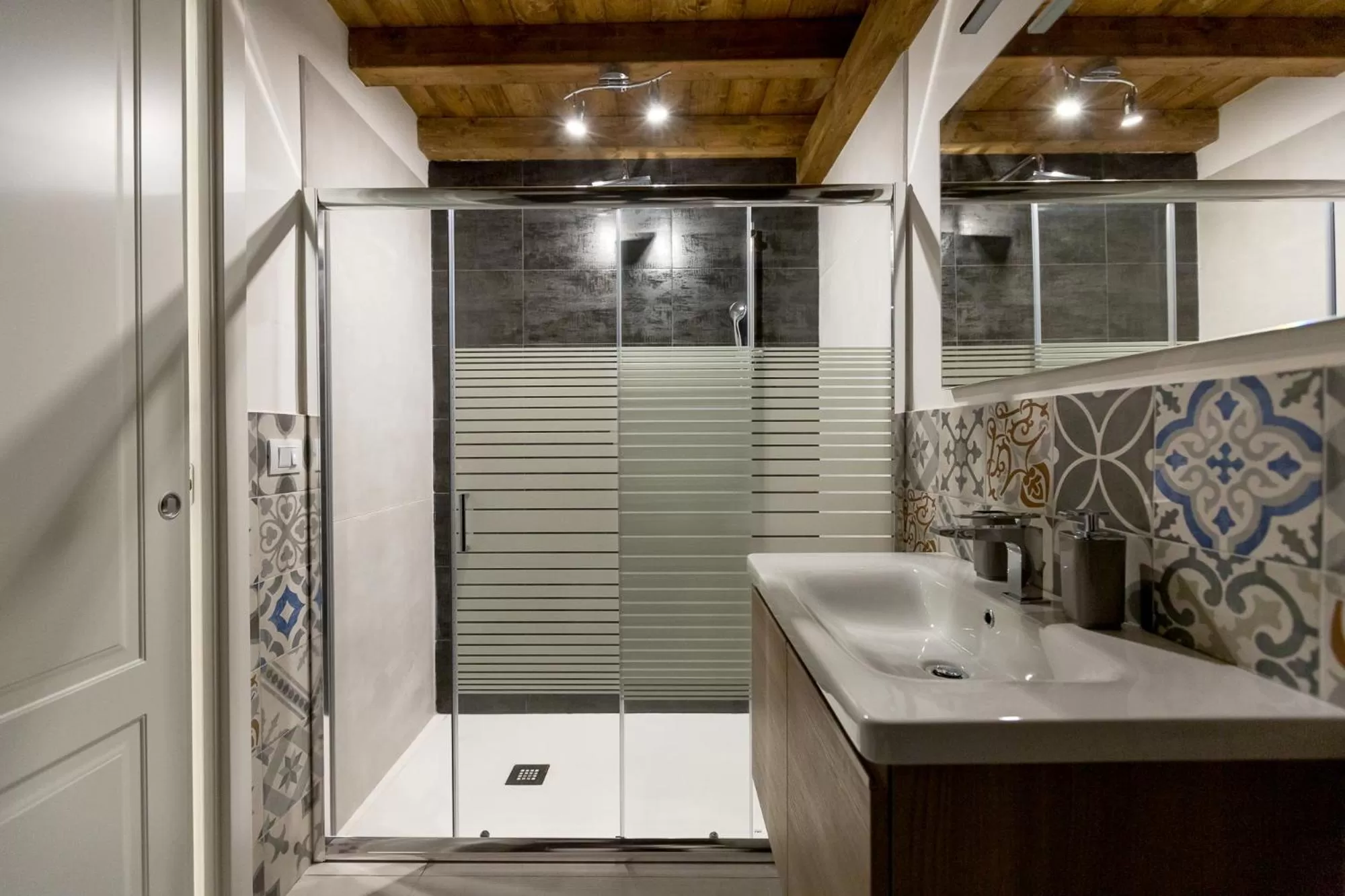 Shower in Ortigia Boutique Palace