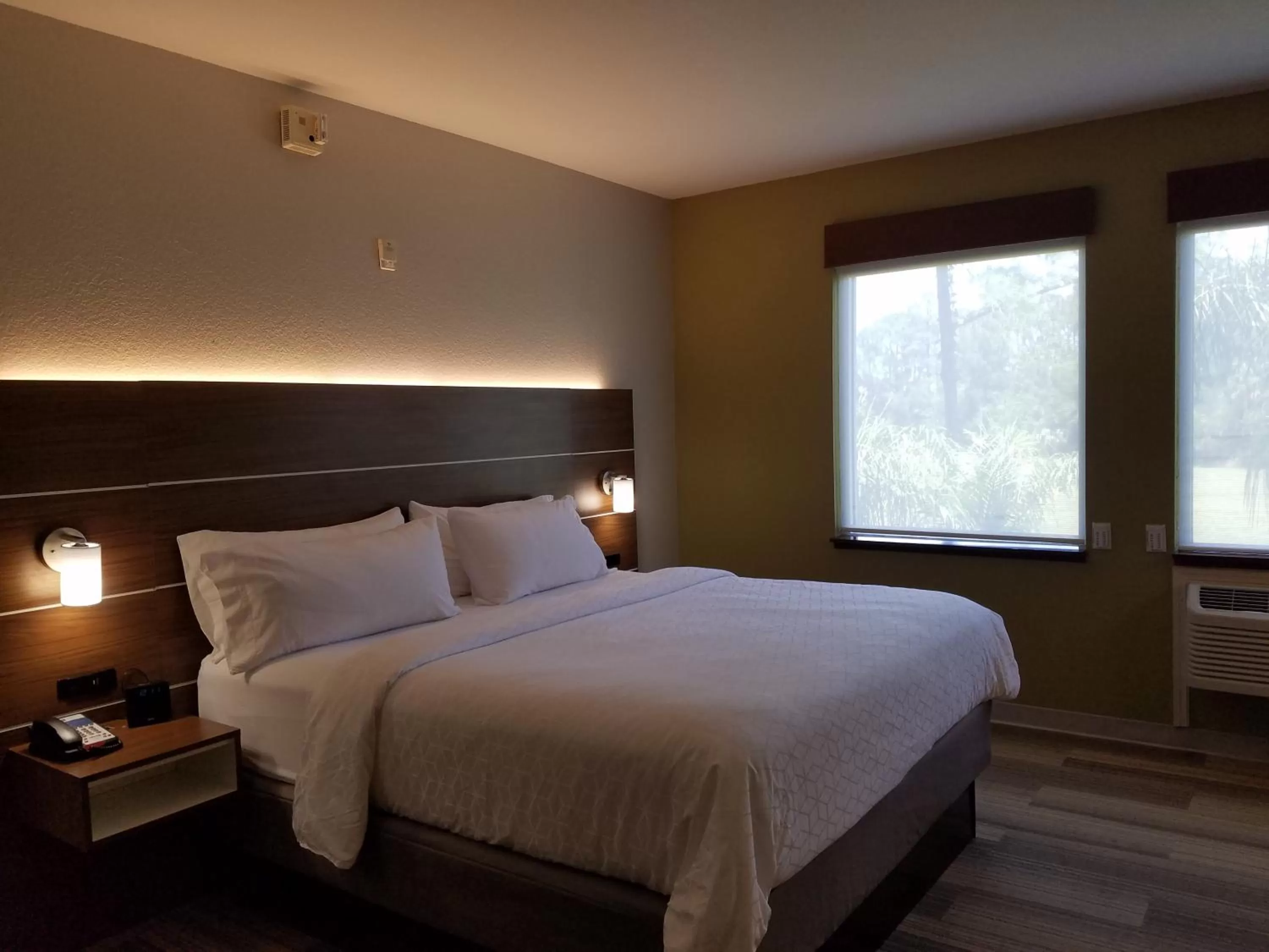 Photo of the whole room in Holiday Inn Express Daytona Beach - Speedway by IHG