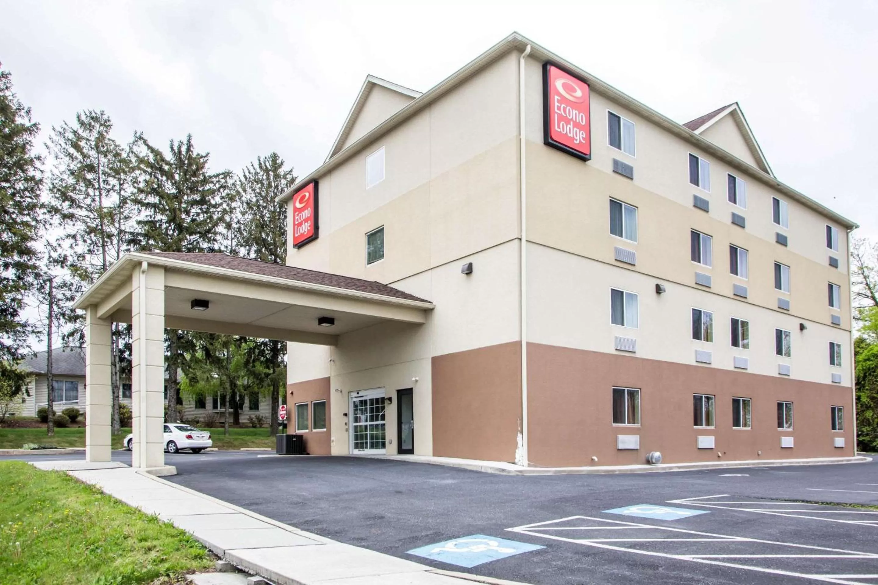 Property building in Econo Lodge Harrisburg - Hershey