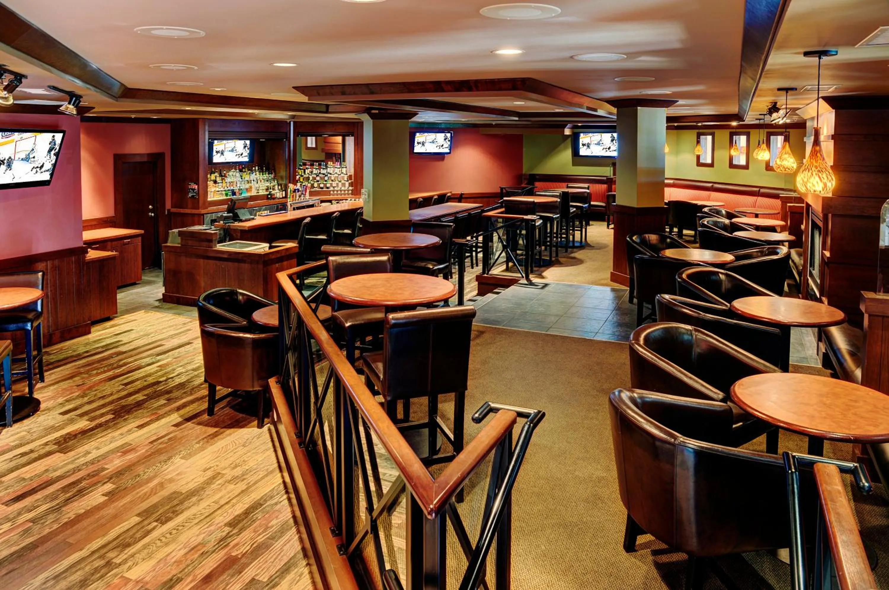 Restaurant/places to eat in Chateau Nova Kingsway