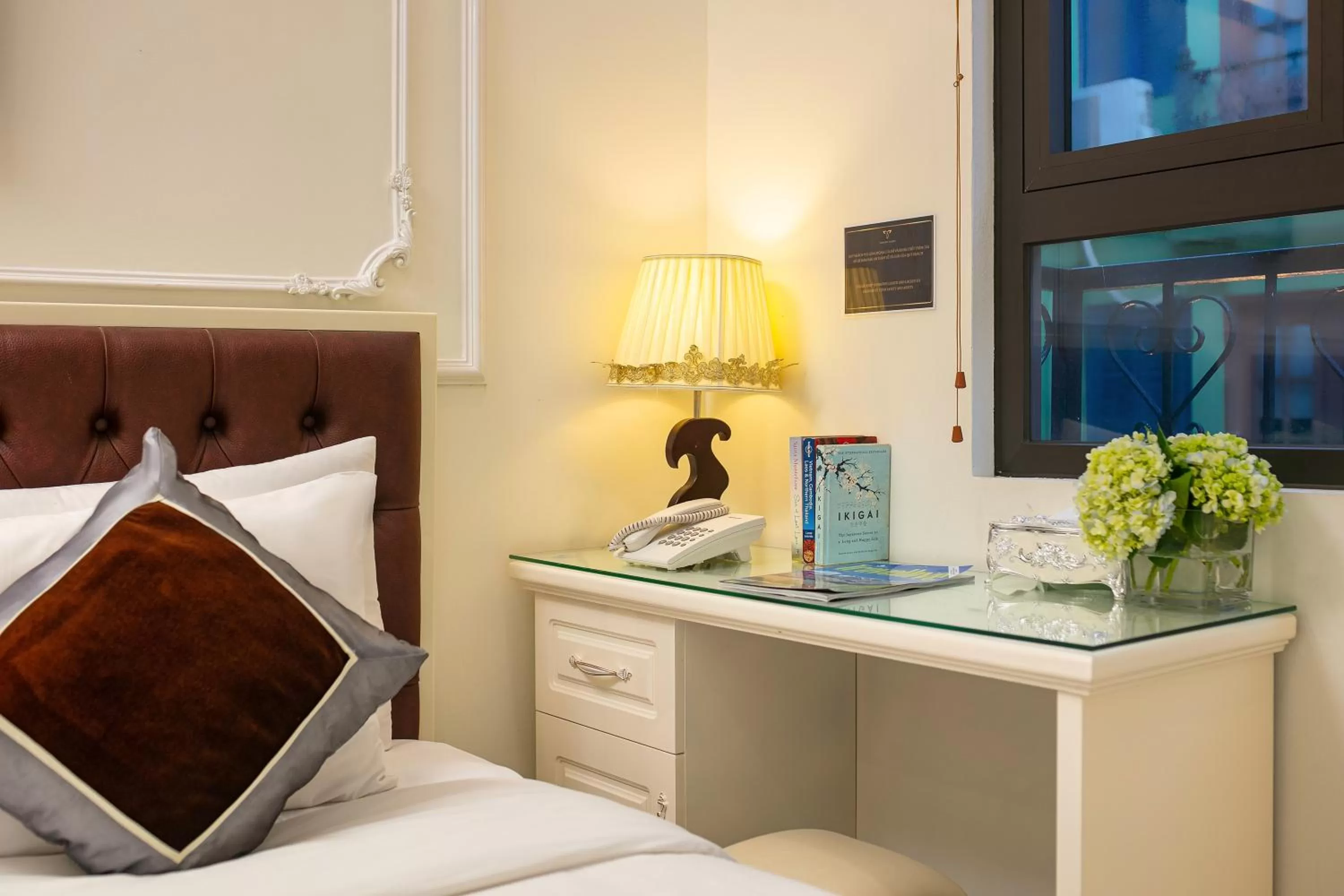 hair dresser, Bed in Tunger Grand Hotel