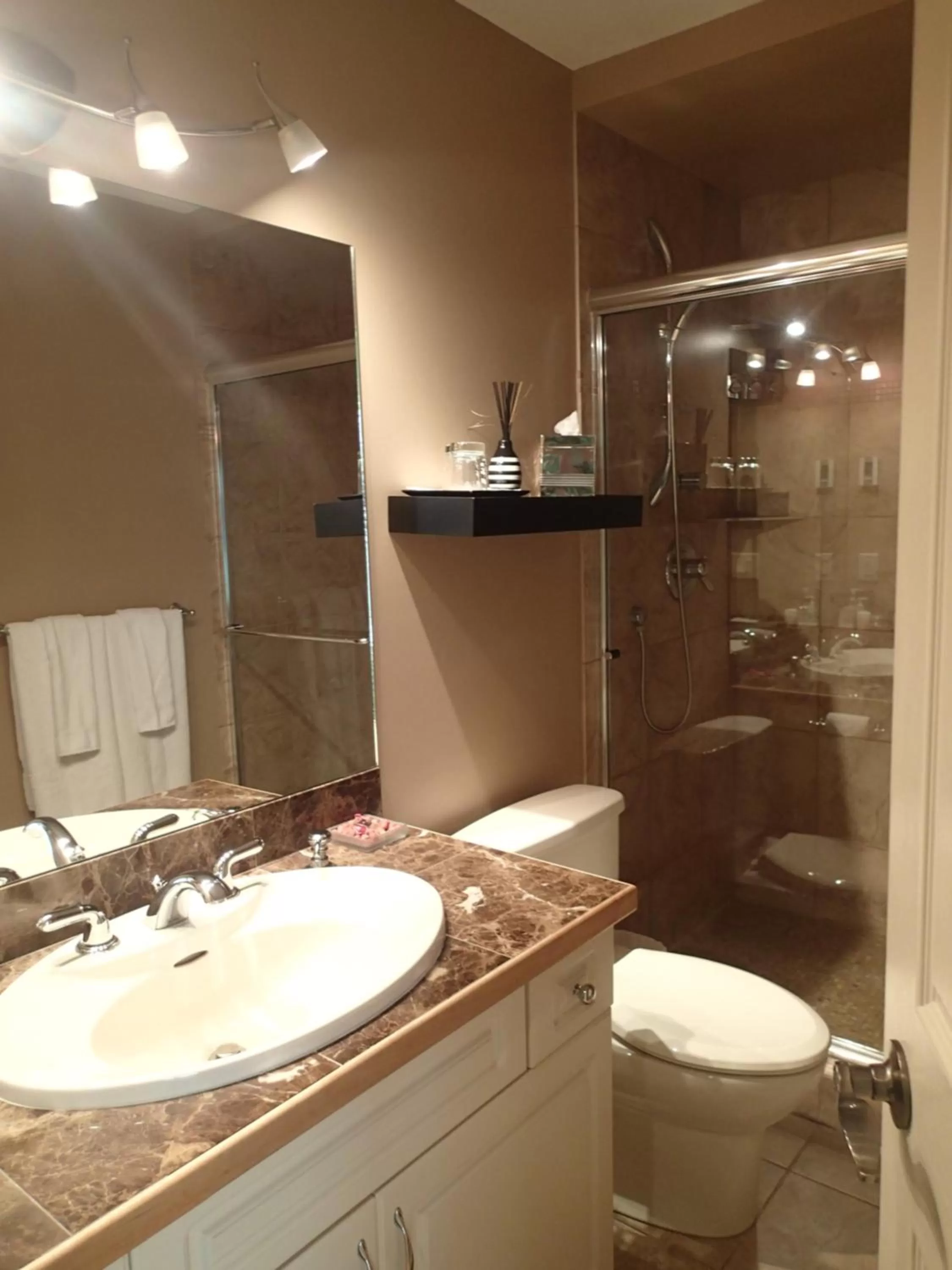 A View of the Lake B & B