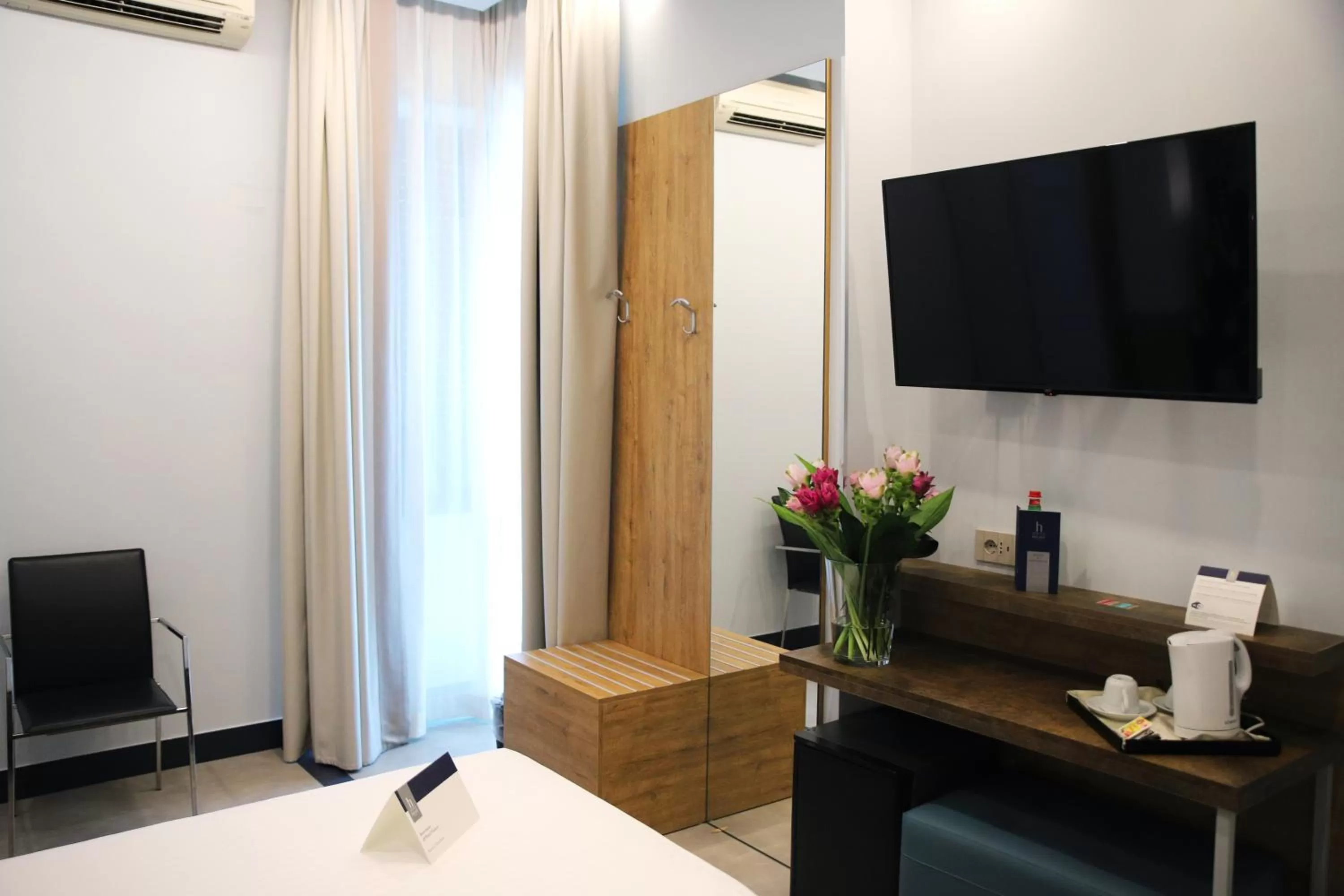 Photo of the whole room, Bed in Hotel Palace