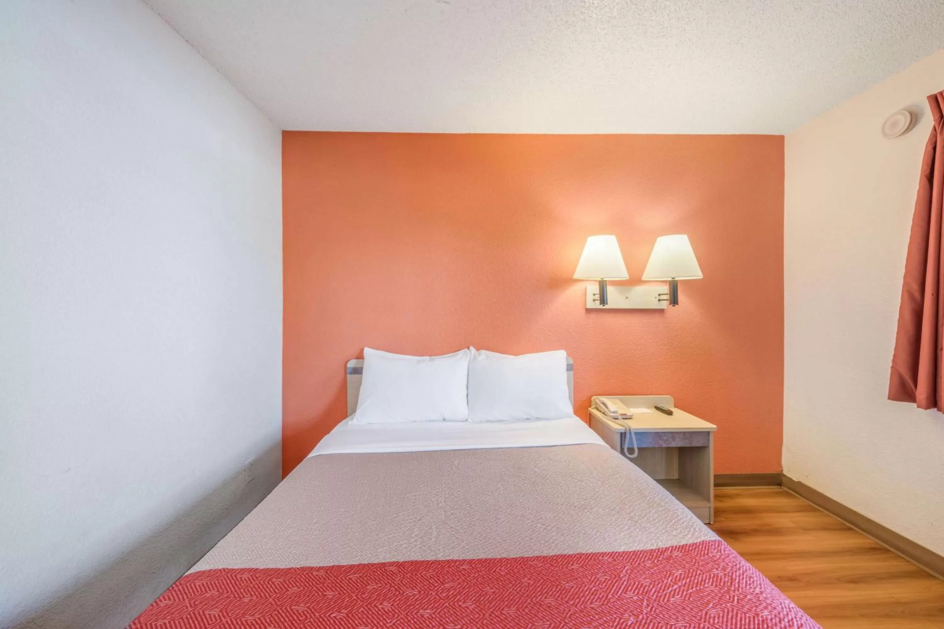 Bedroom, Bed in Motel 6-Fairfield, CA - North