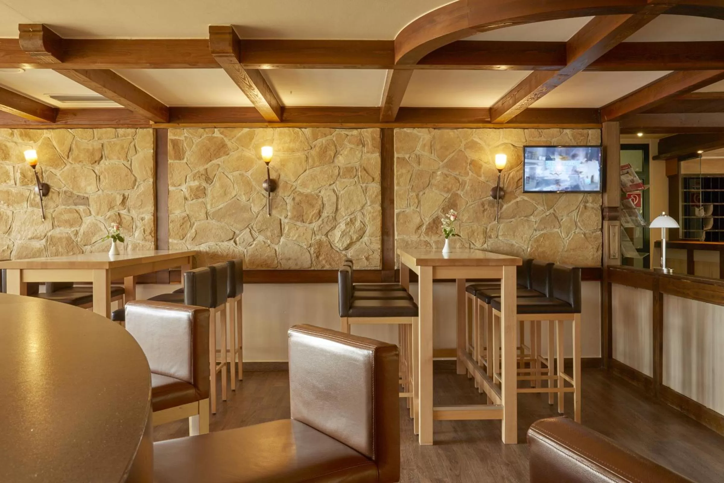 Lounge or bar in H+ Hotel Willingen