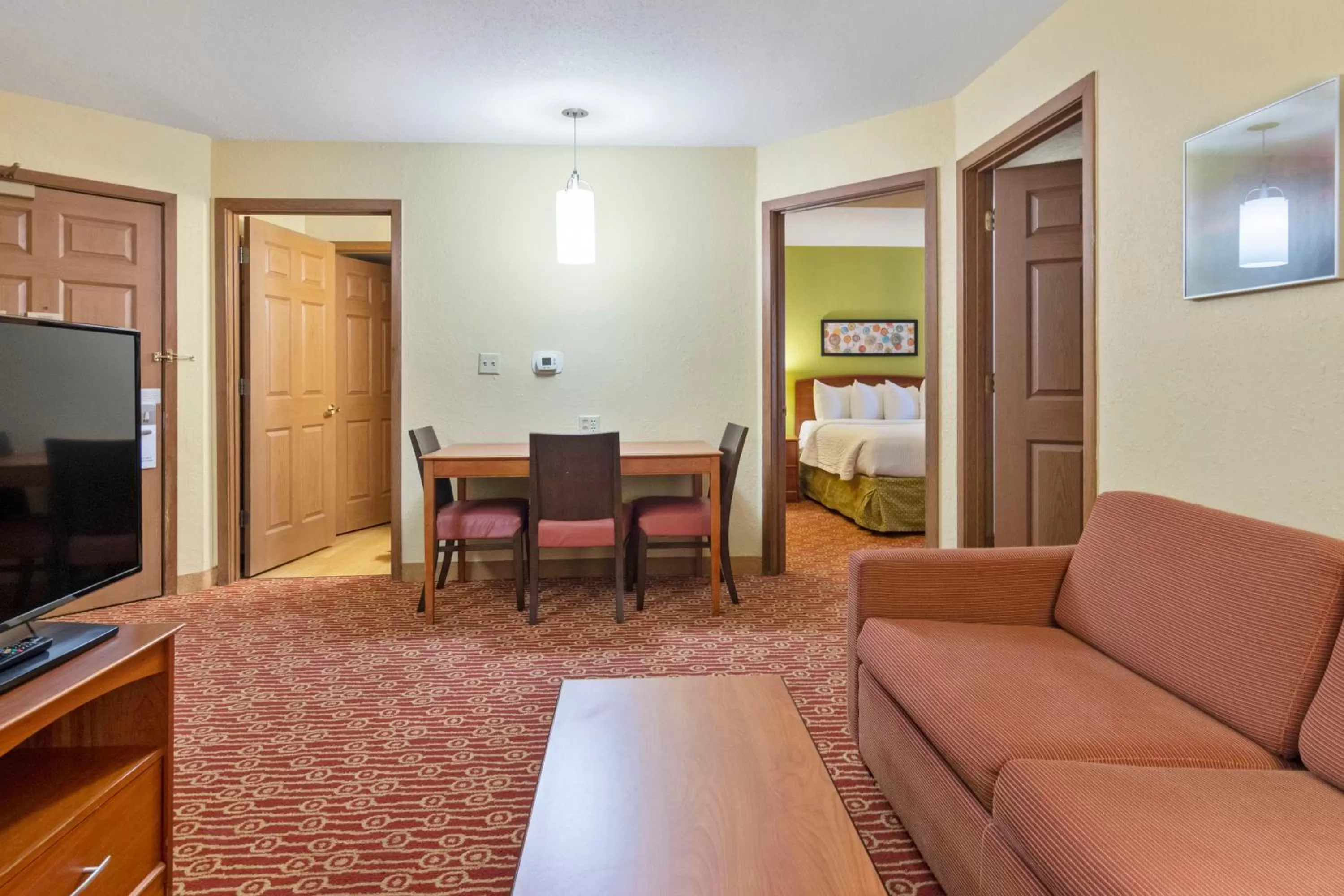 TV and multimedia, Bed in Extended Stay America Suites - Richmond - Glen Allen - Short Pump