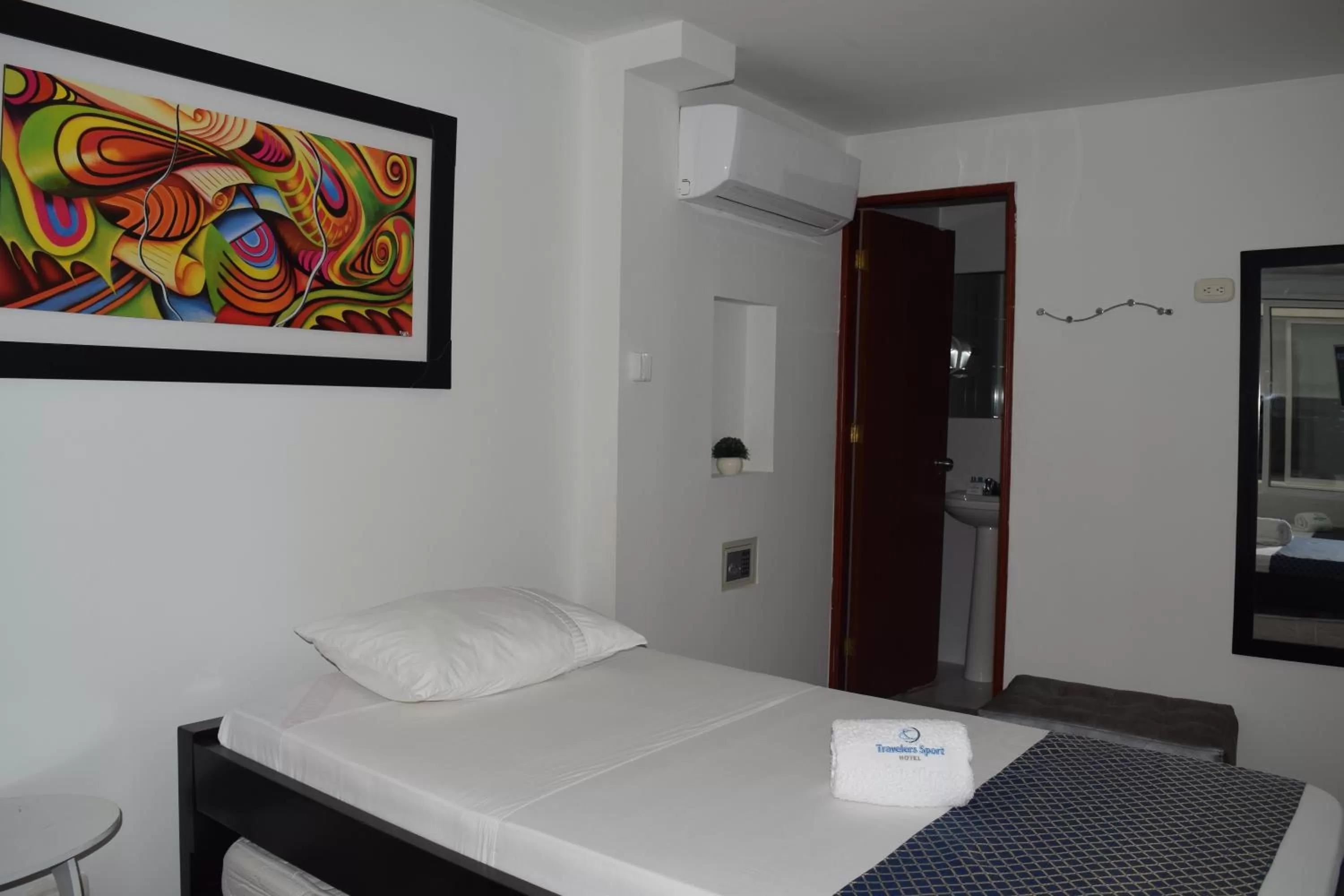 Bed in Hotel Travelers Sport