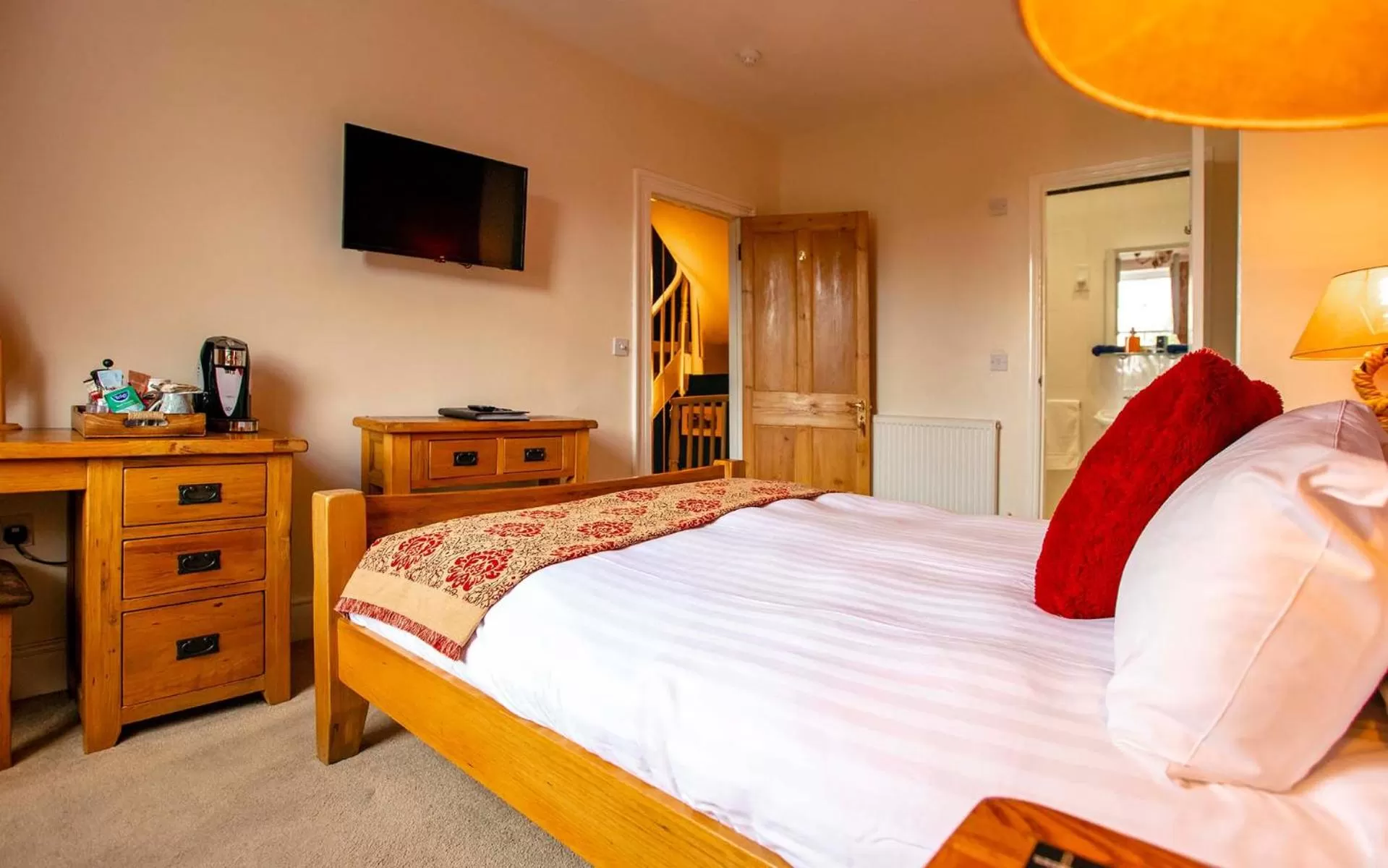 Bedroom, Bed in The Ship in Dock Inn