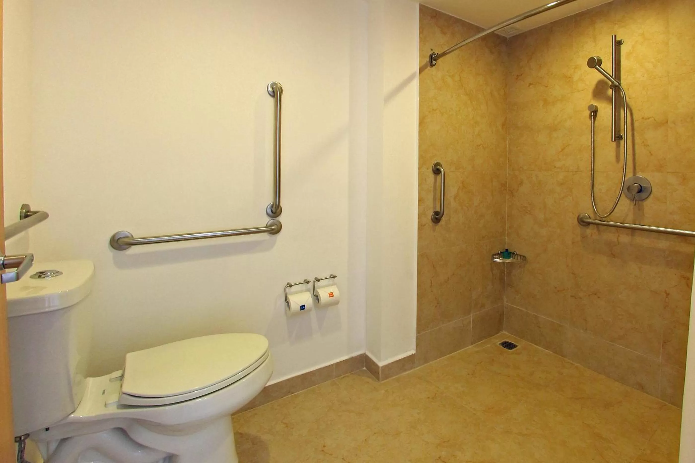 Photo of the whole room in One Villahermosa Centro