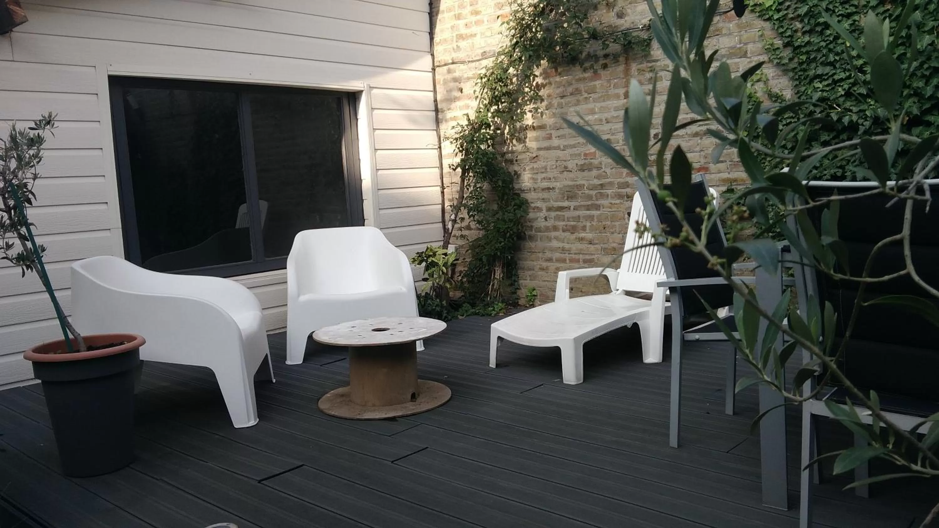 Property building in Jules Verne