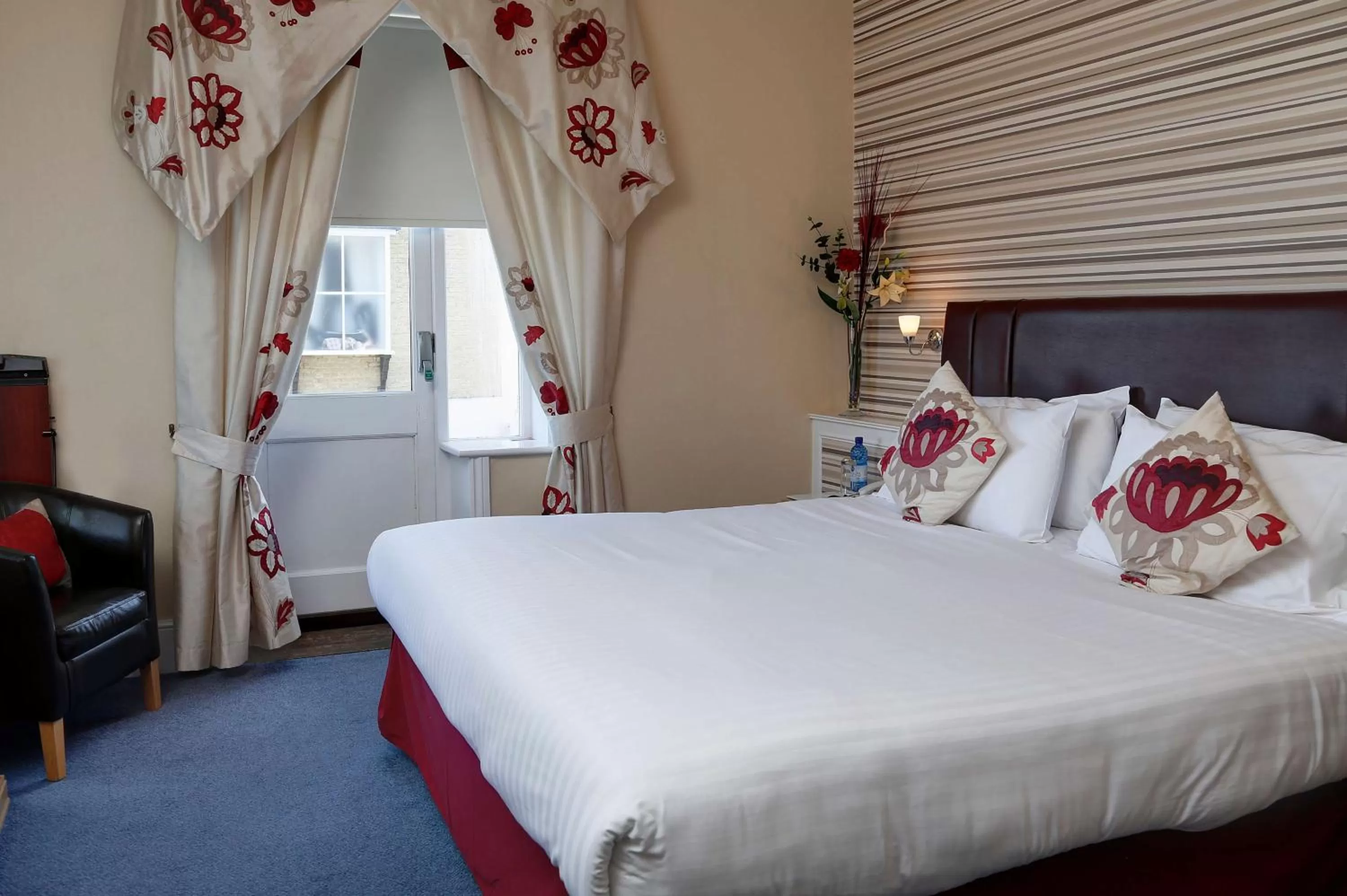 Photo of the whole room in BEST WESTERN New Holmwood Hotel