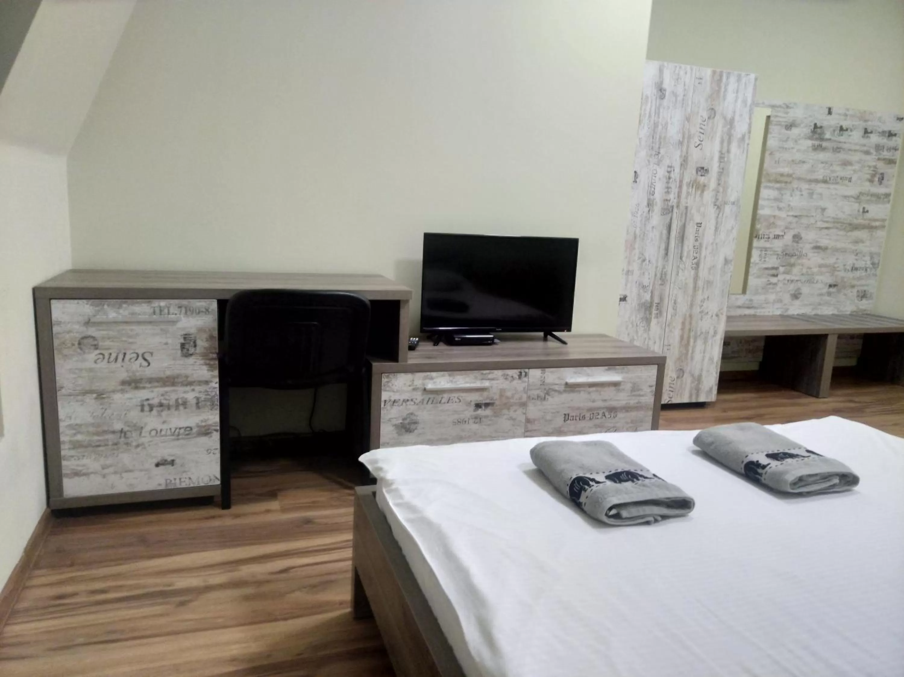 TV/Entertainment Center in Budget Hotel Ekotel