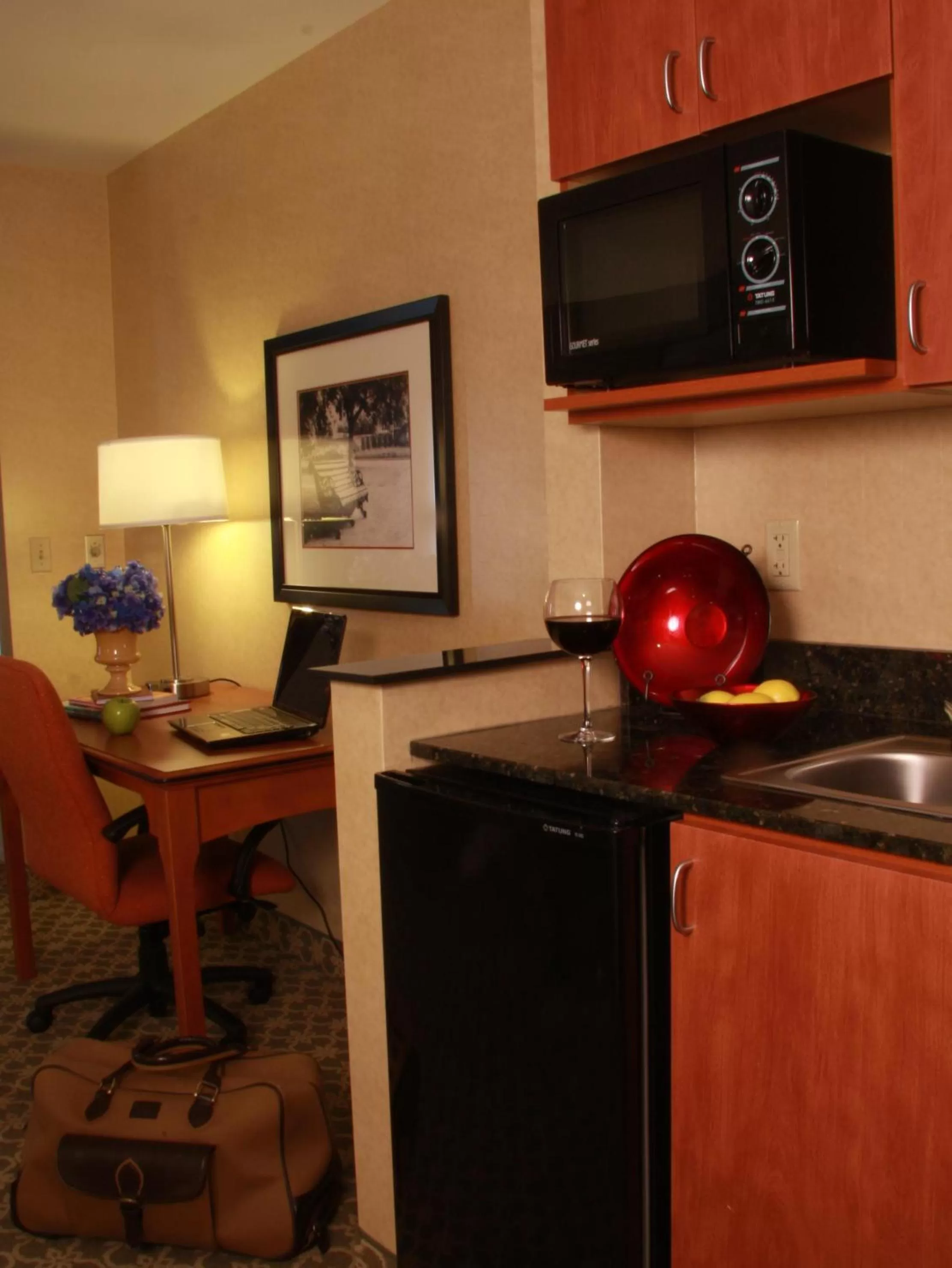 King Suite with Spa Bath - Non-Smoking in Holiday Inn Carbondale - Conference Center, an IHG Hotel