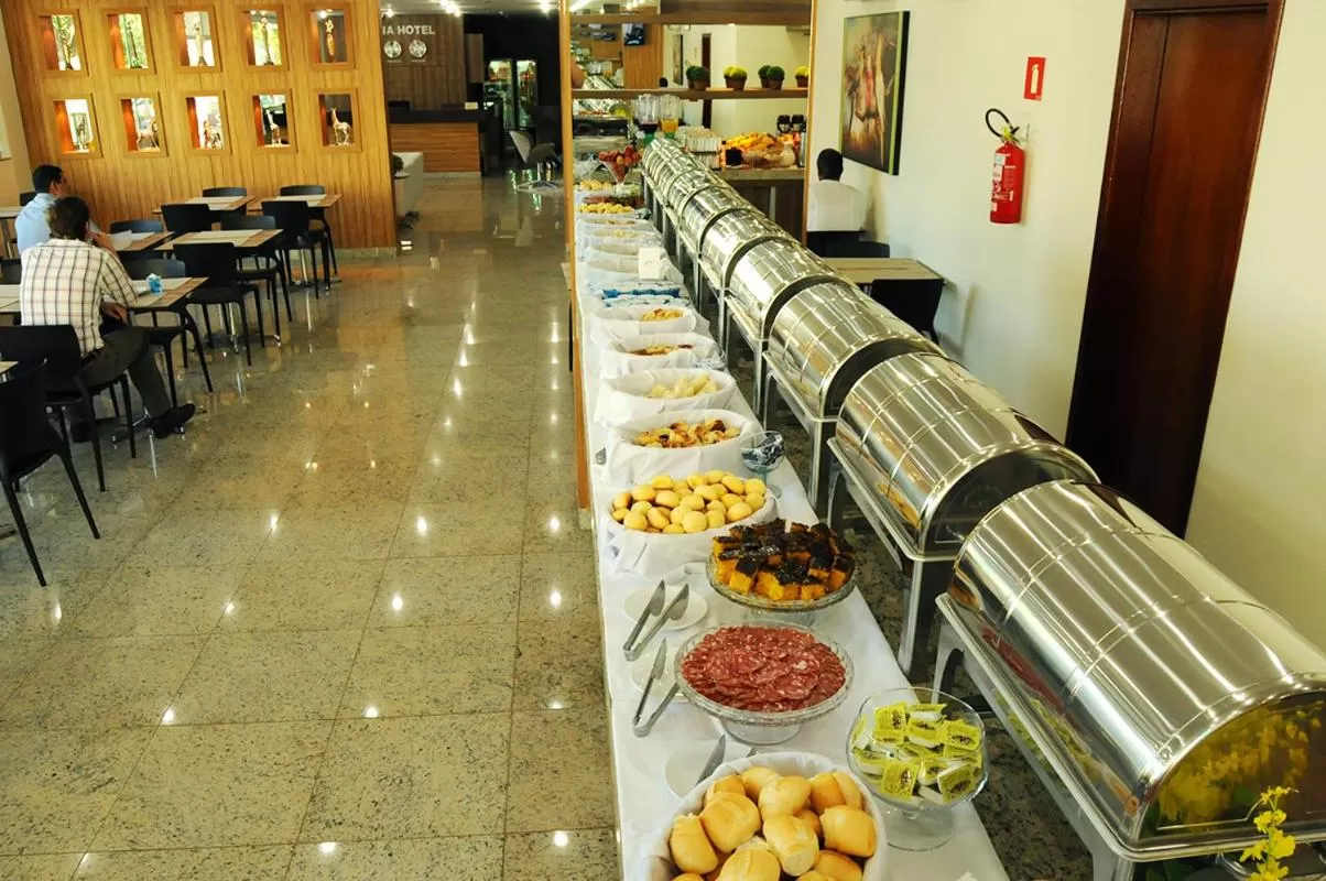 Restaurant/places to eat in Savana Hotel