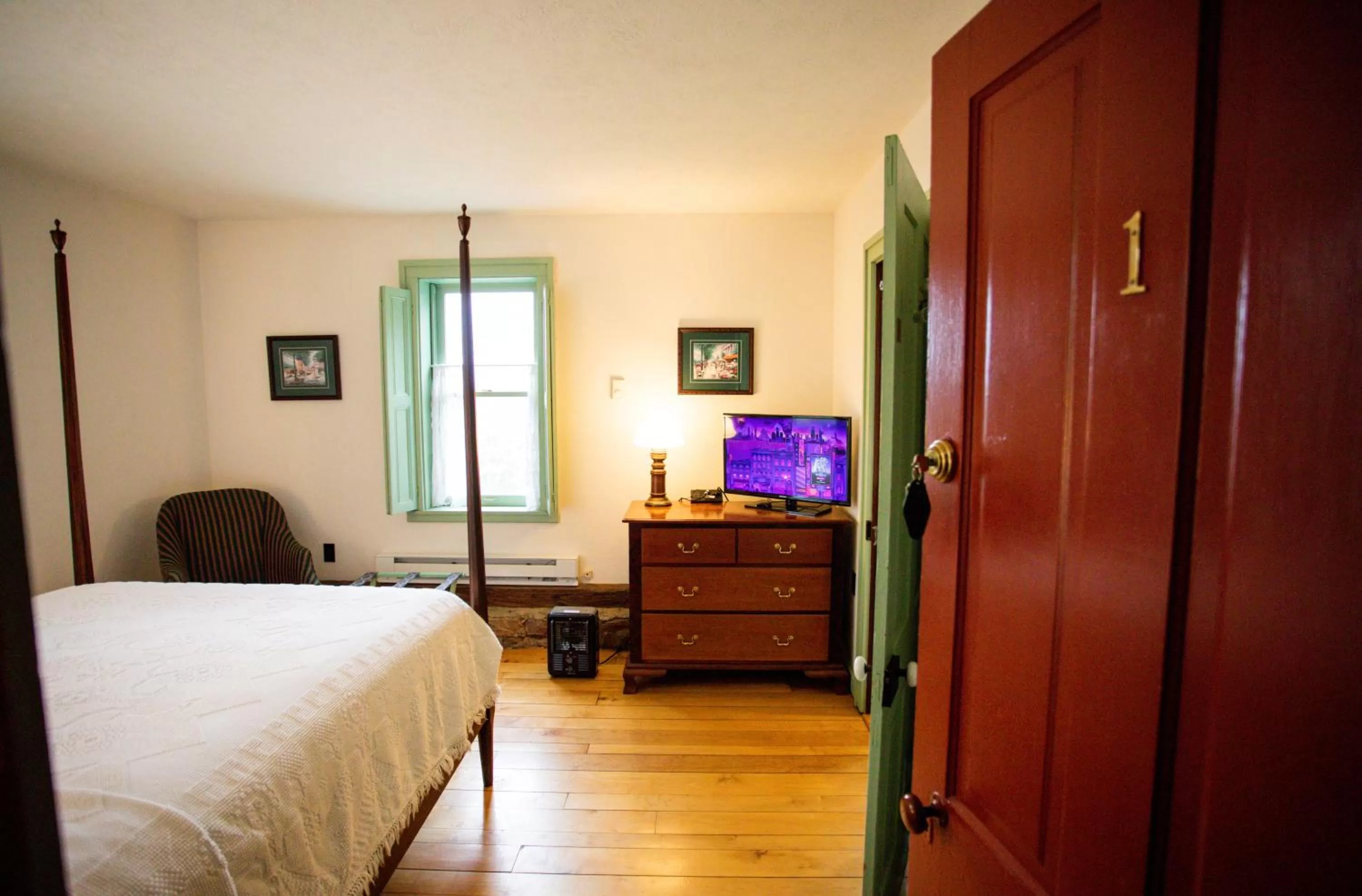 Photo of the whole room, Bed in Baneberry Meadows B&B