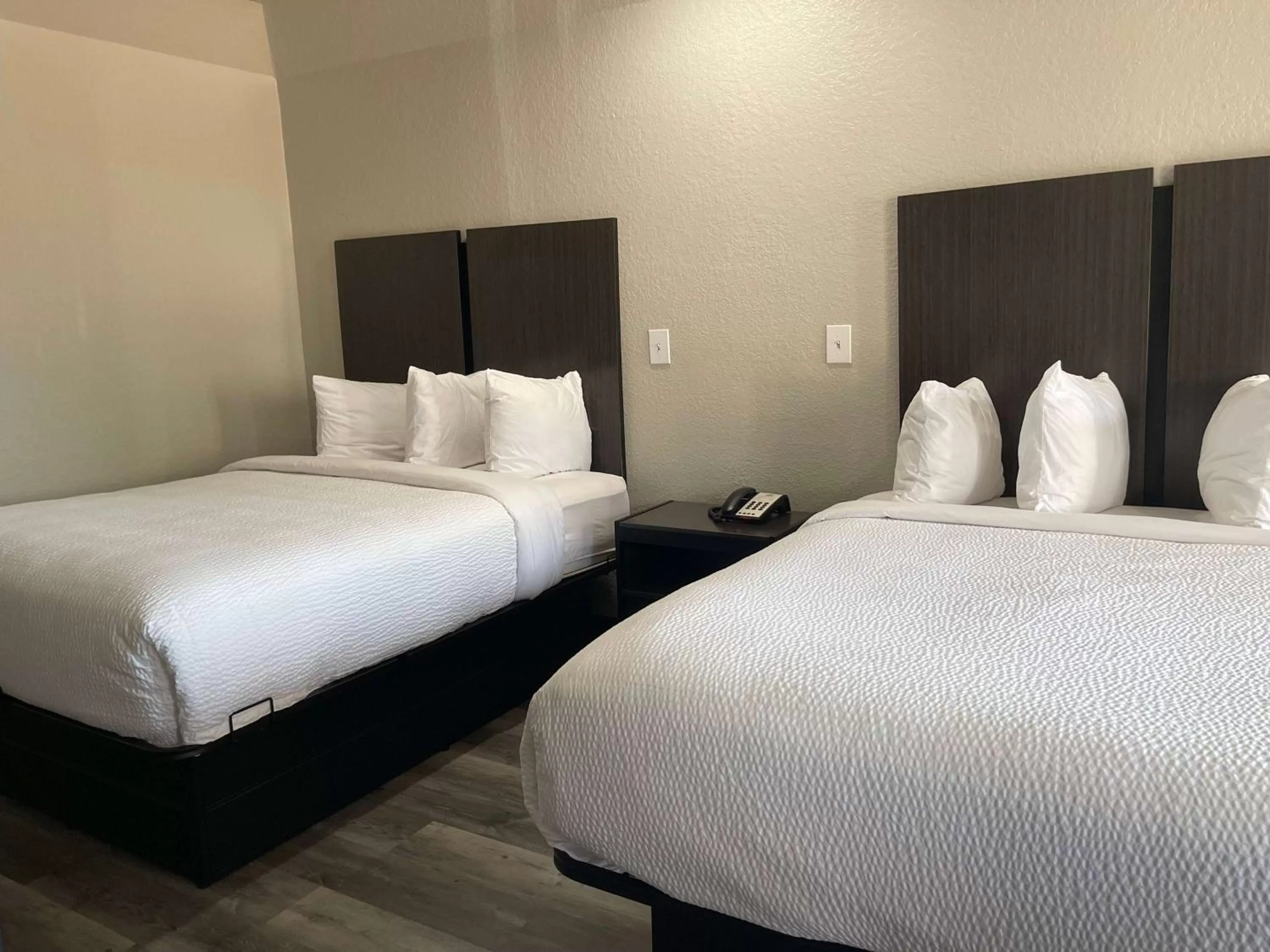 Photo of the whole room, Bed in Days Inn by Wyndham Dickinson TX