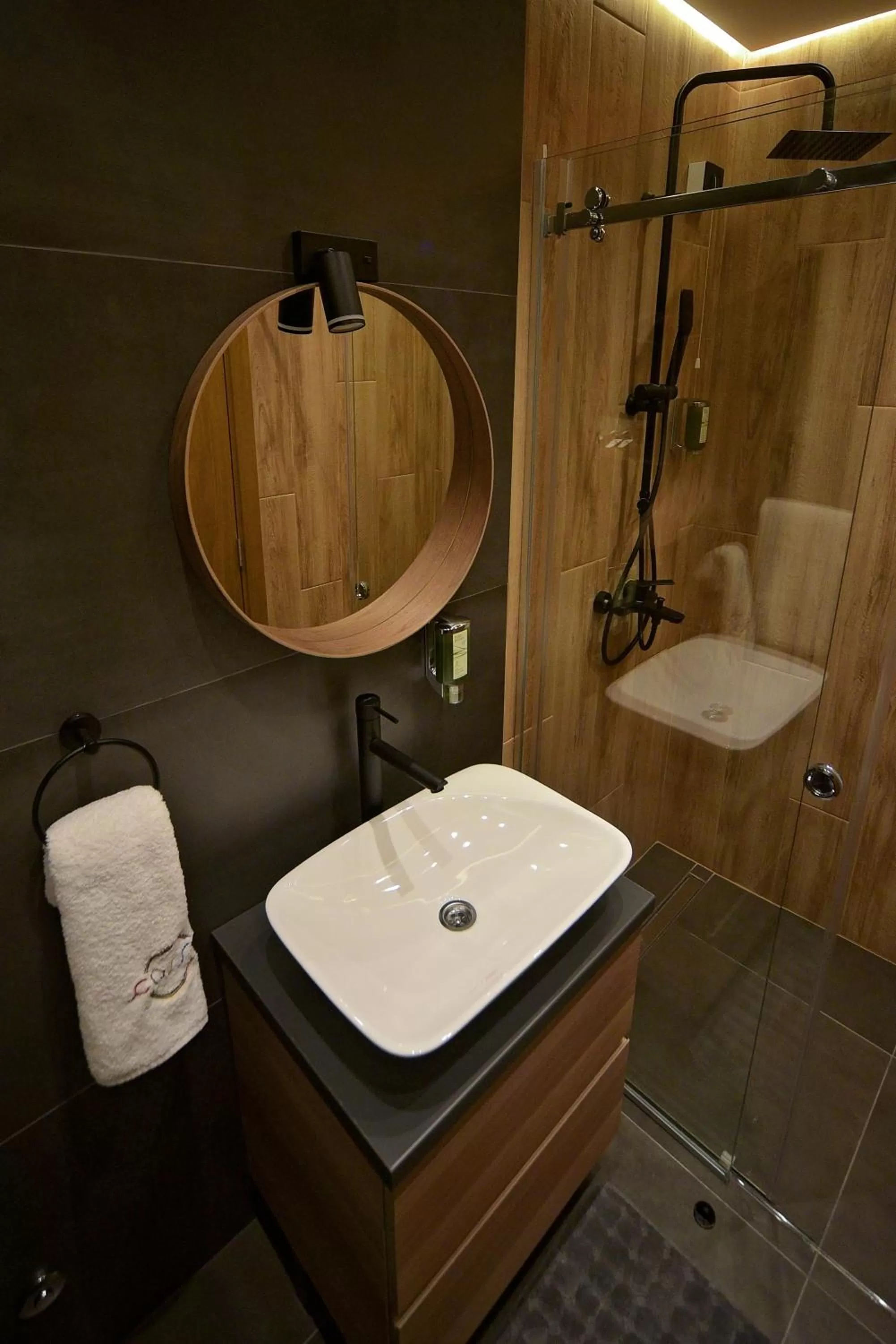 Shower in Corso Rooms City Centre