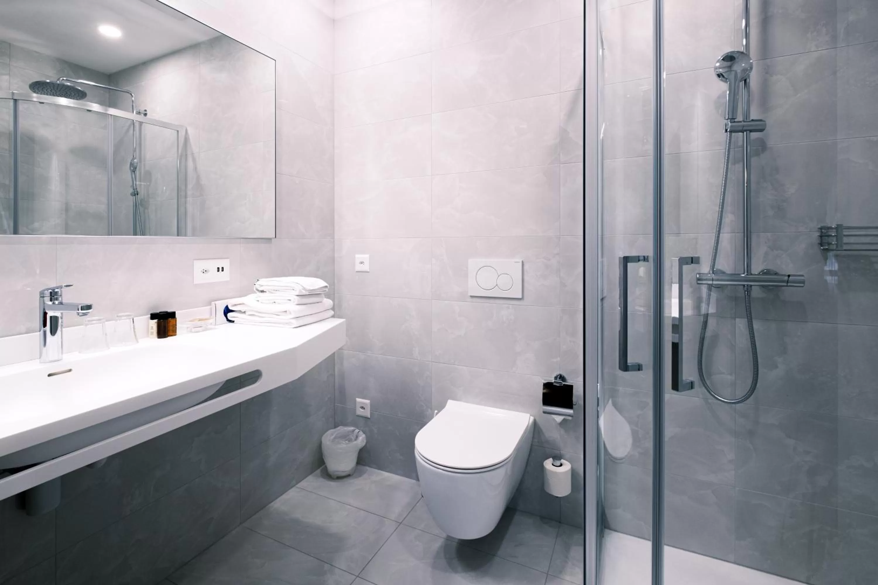 Shower in Hotel Zurigo Downtown