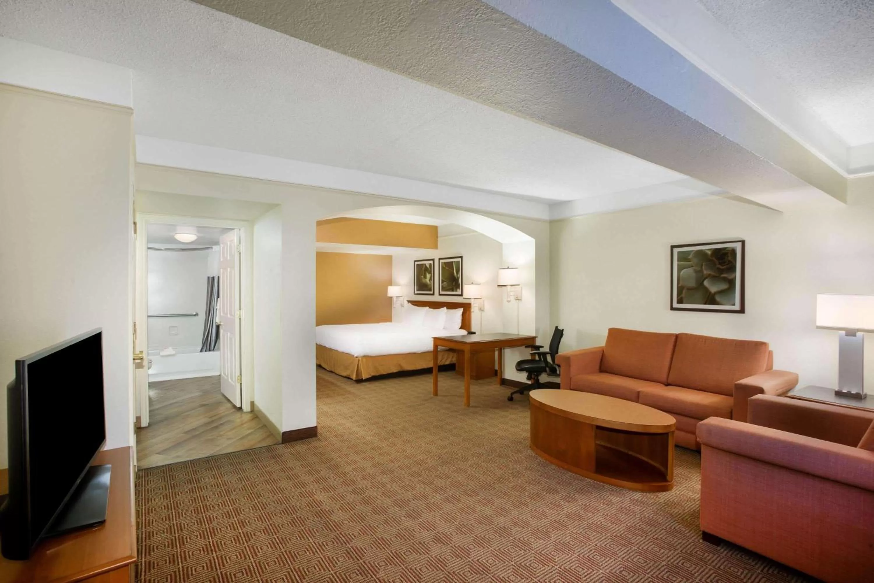 Photo of the whole room in La Quinta Inn by Wyndham Austin Capitol / Downtown
