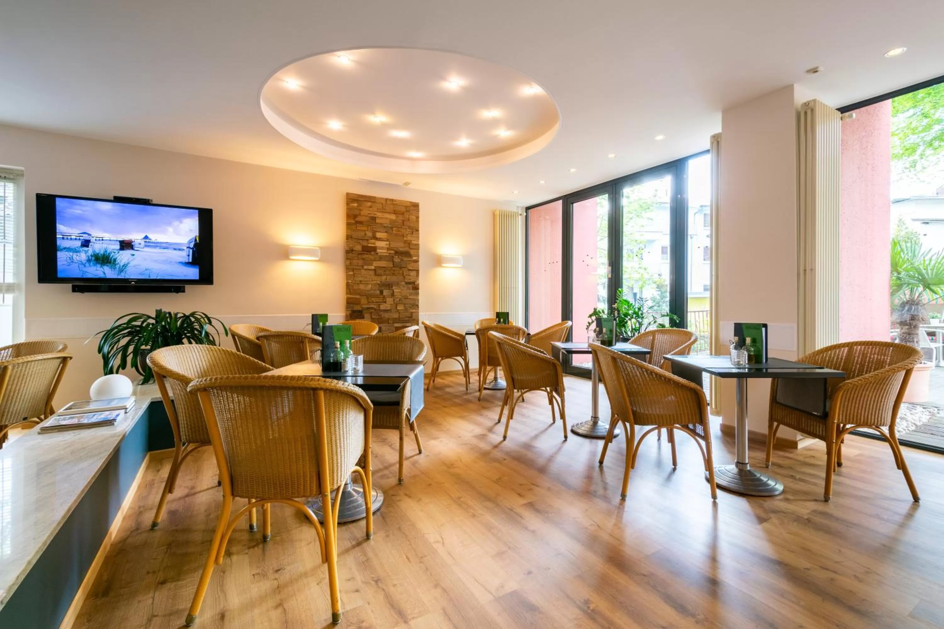 Restaurant/places to eat in Hotel Wald und See