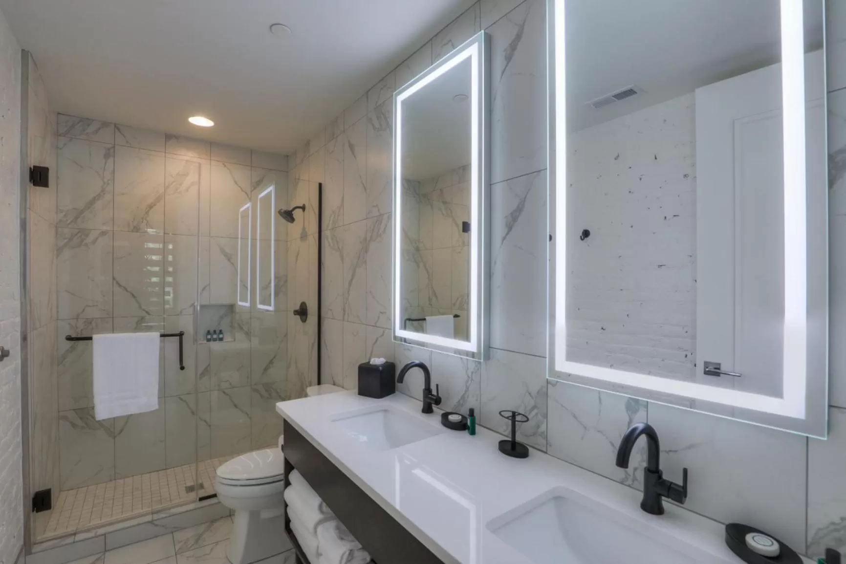 Toilet in Studio 154 Hotel