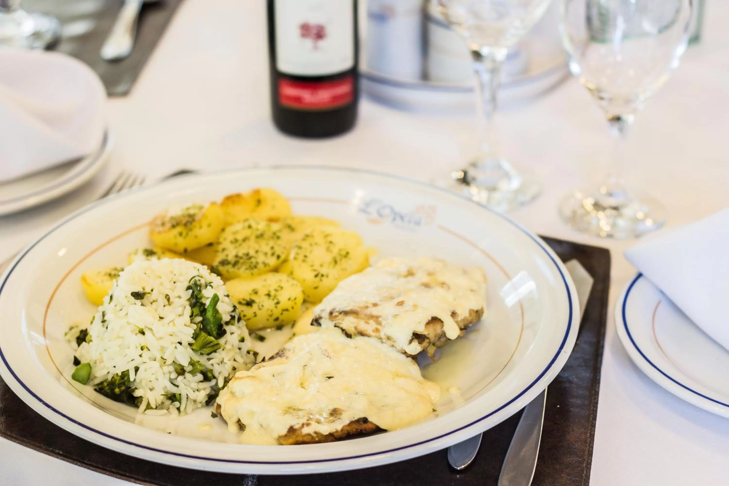 Restaurant/places to eat in L'Opera Hotel