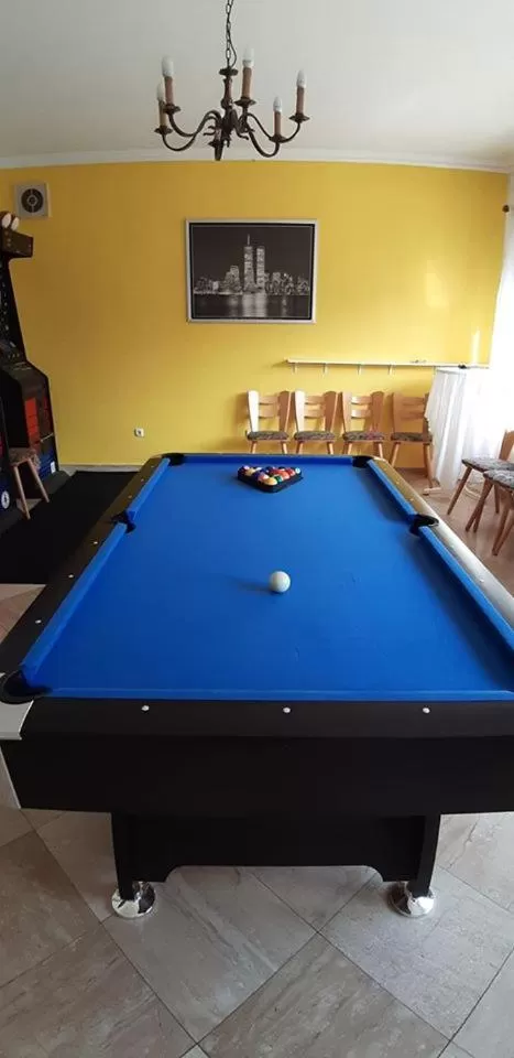 Billiard in Hotel Medebach - Zum Schwanenkönig