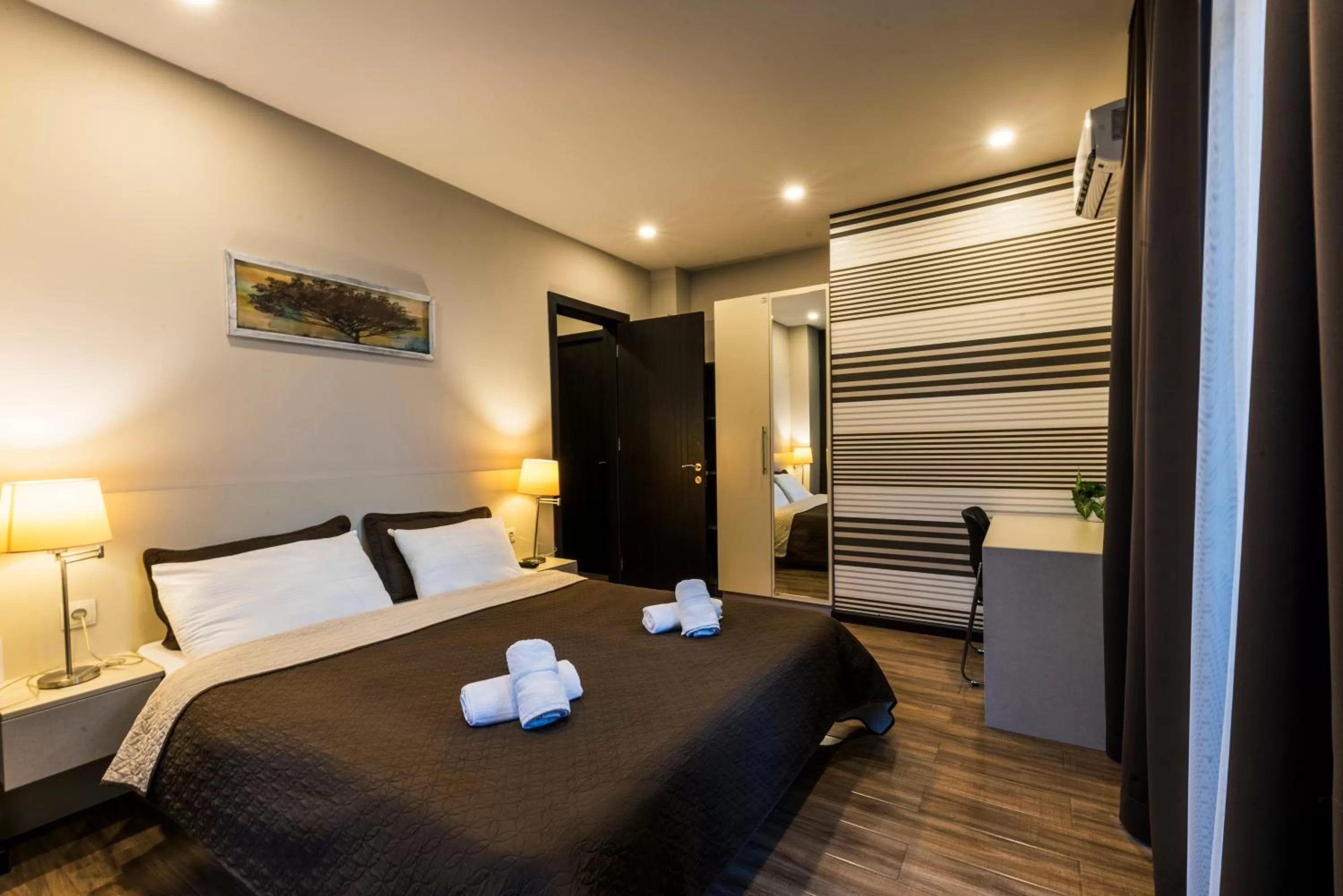 Garden view, Bed in Sani Apart Hotel