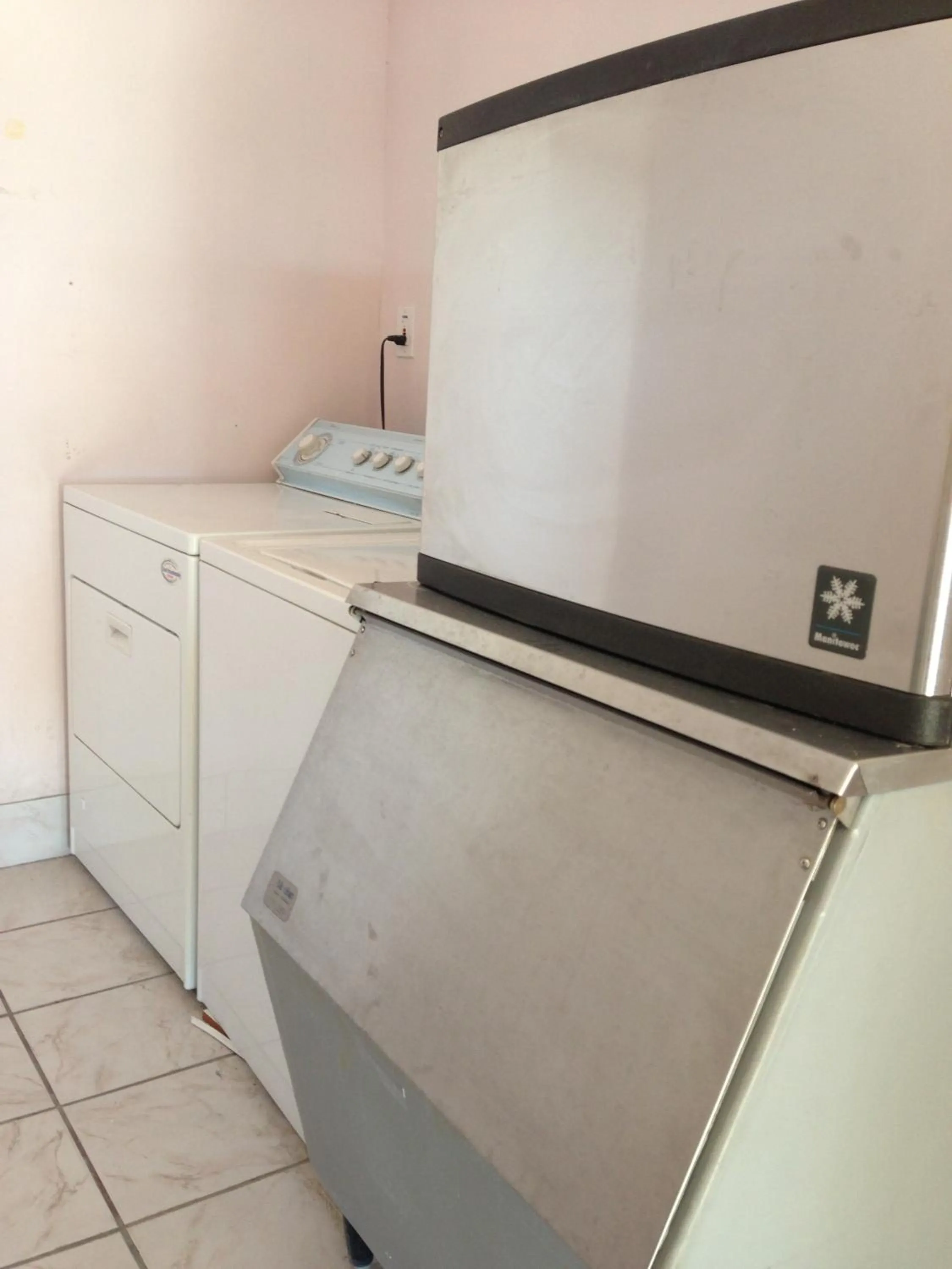 Decorative detail in Emerald Inn & Lounge