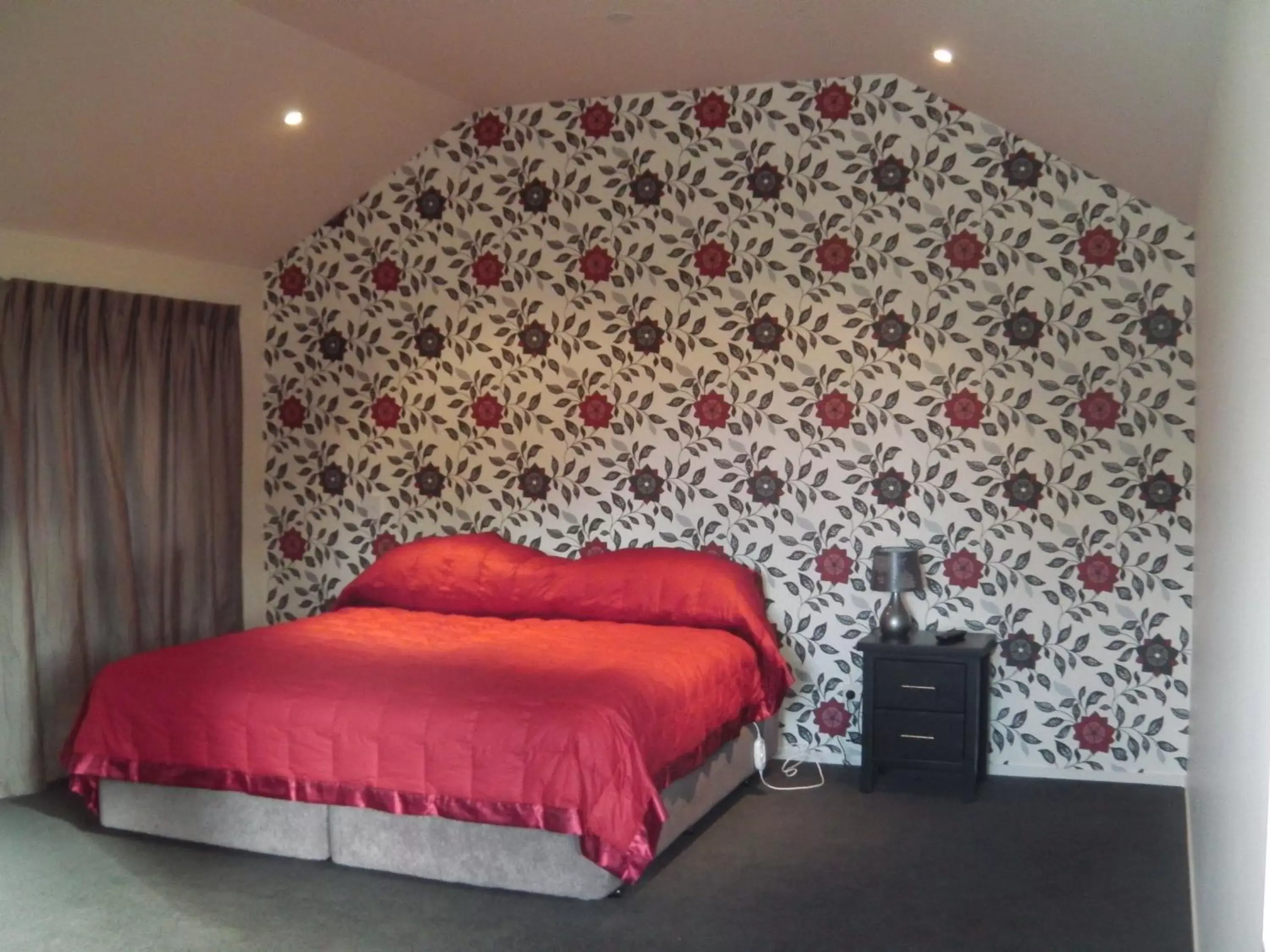 Two-Bedroom Chalet with Spa Bath in Golfcourse Road Chalets and Lodge Two-Bedroom Chalet with Spa Bath in Golfcourse Road Chalets and Lodge