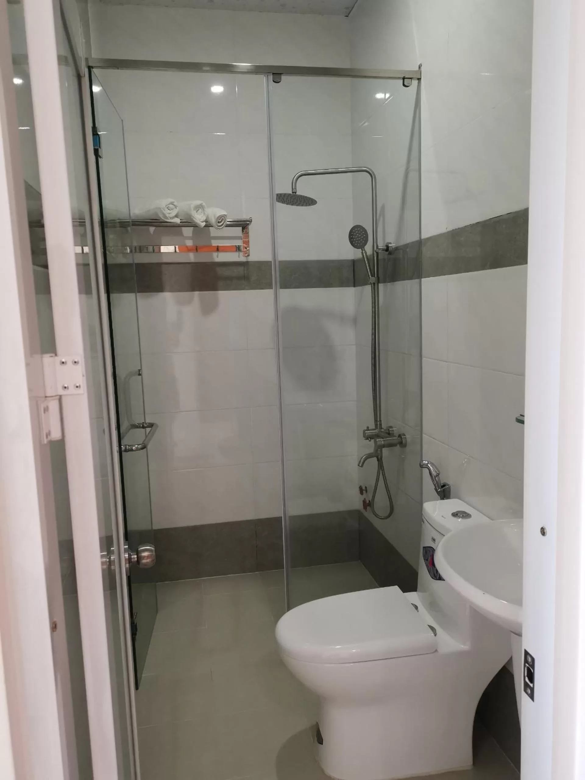 Shower in An Ngân Phú Hotel