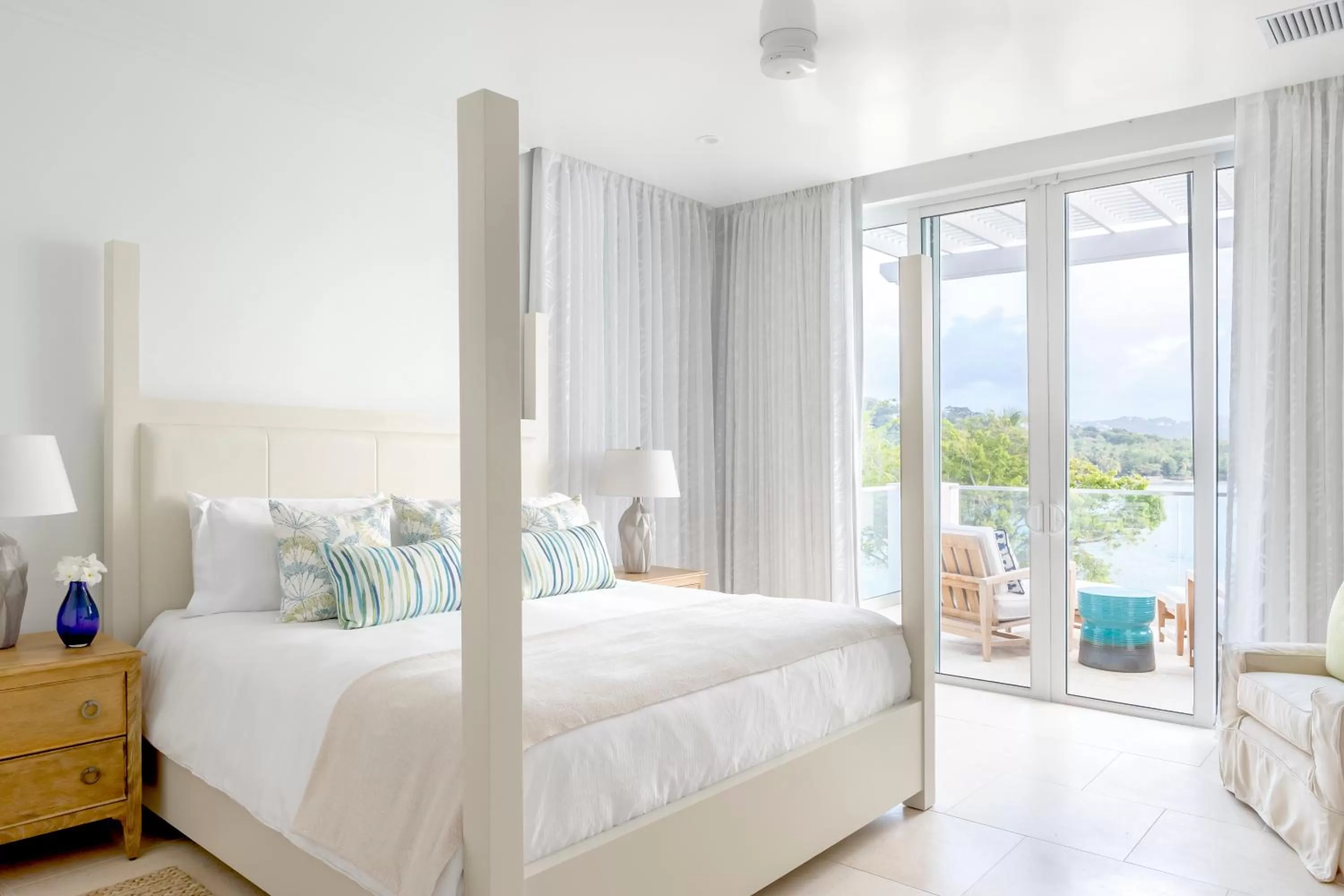 Bed in Windjammer Landing Resort and Residences