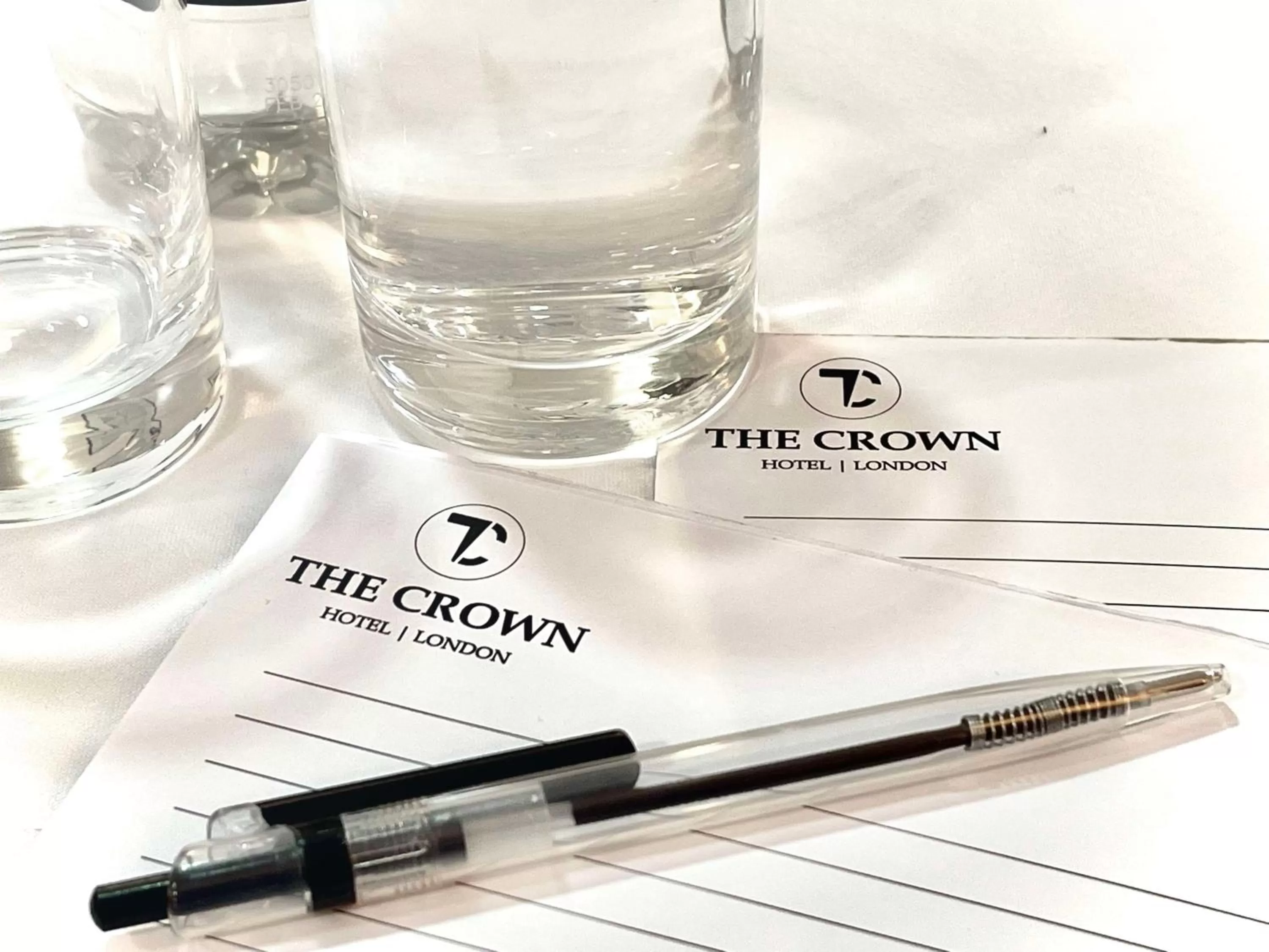 Meeting/conference room in The Crown London, WorldHotels Distinctive