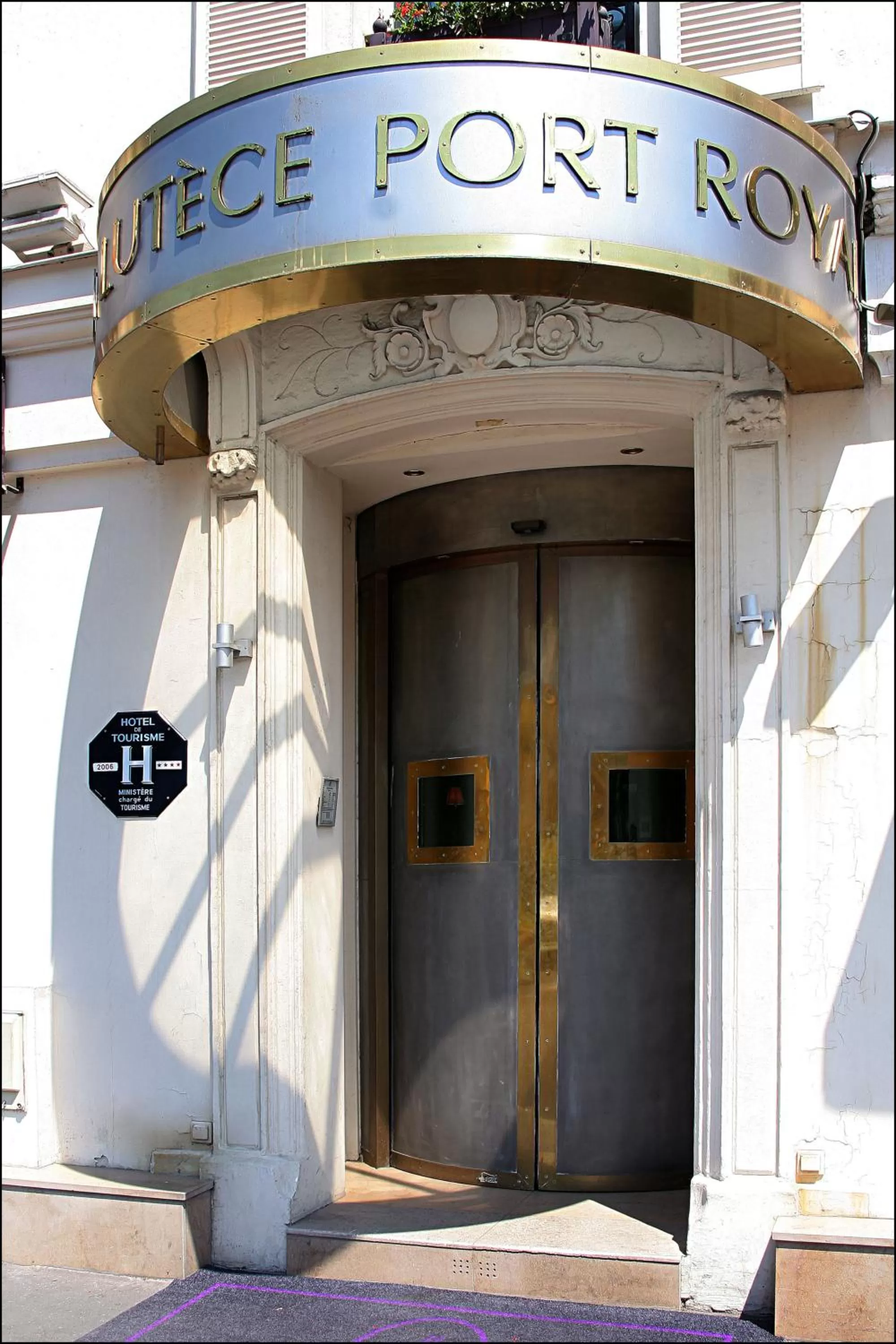 Facade/entrance in Villa Lutèce Port Royal