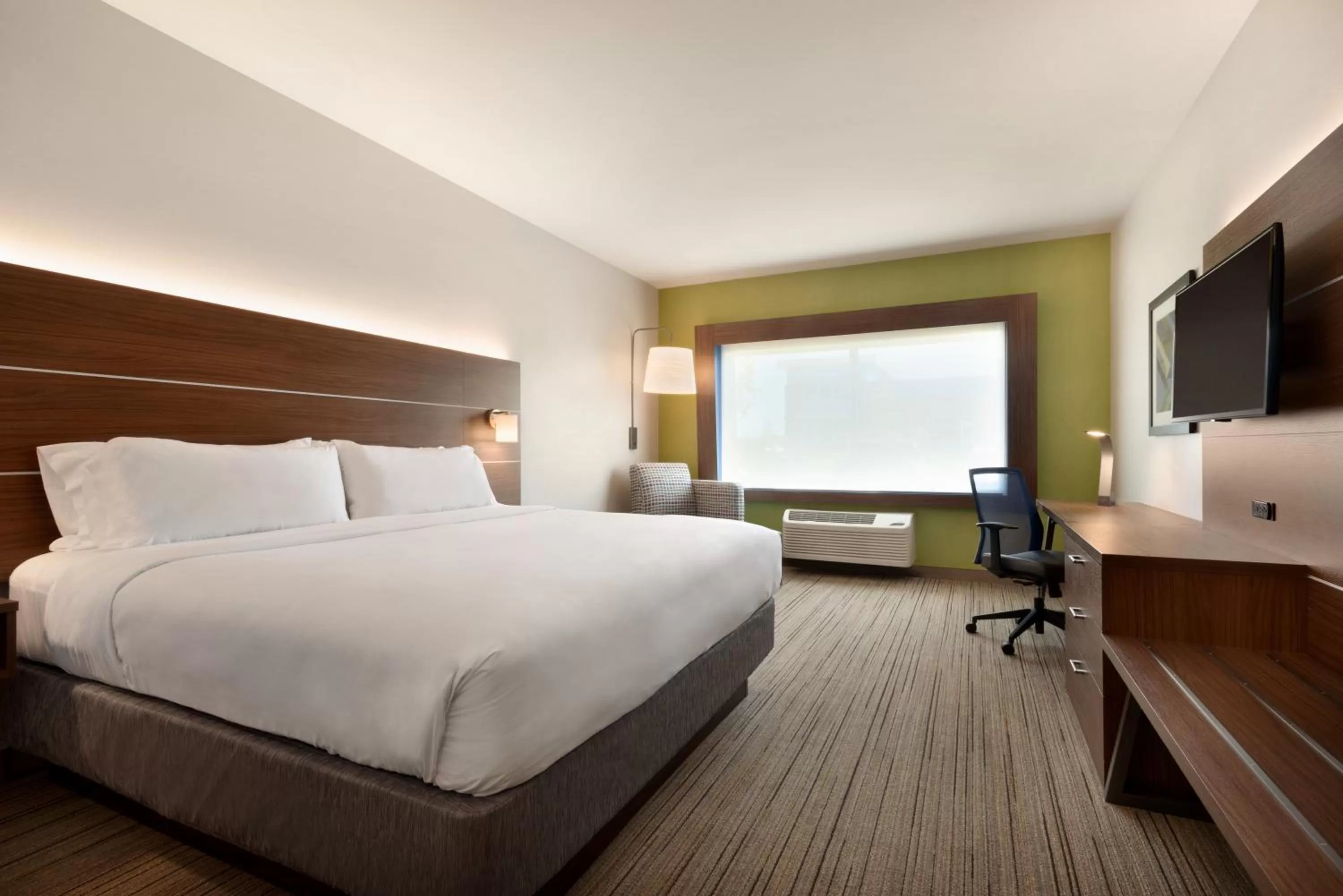 Photo of the whole room, Bed in Holiday Inn Express & Suites - West Des Moines - Jordan Creek by IHG