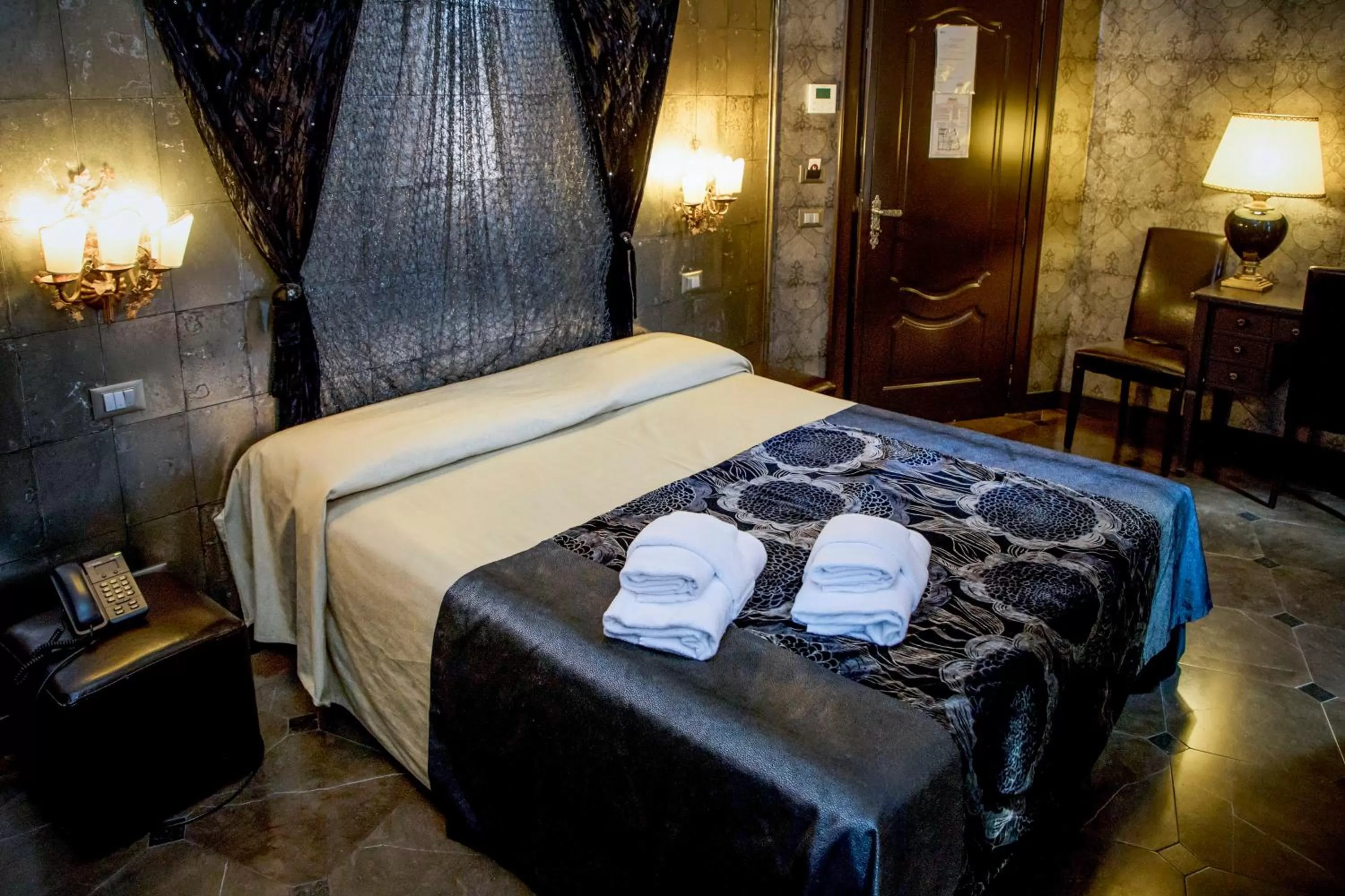 Bedroom, Bed in Antica Dimora Delle Cinque Lune