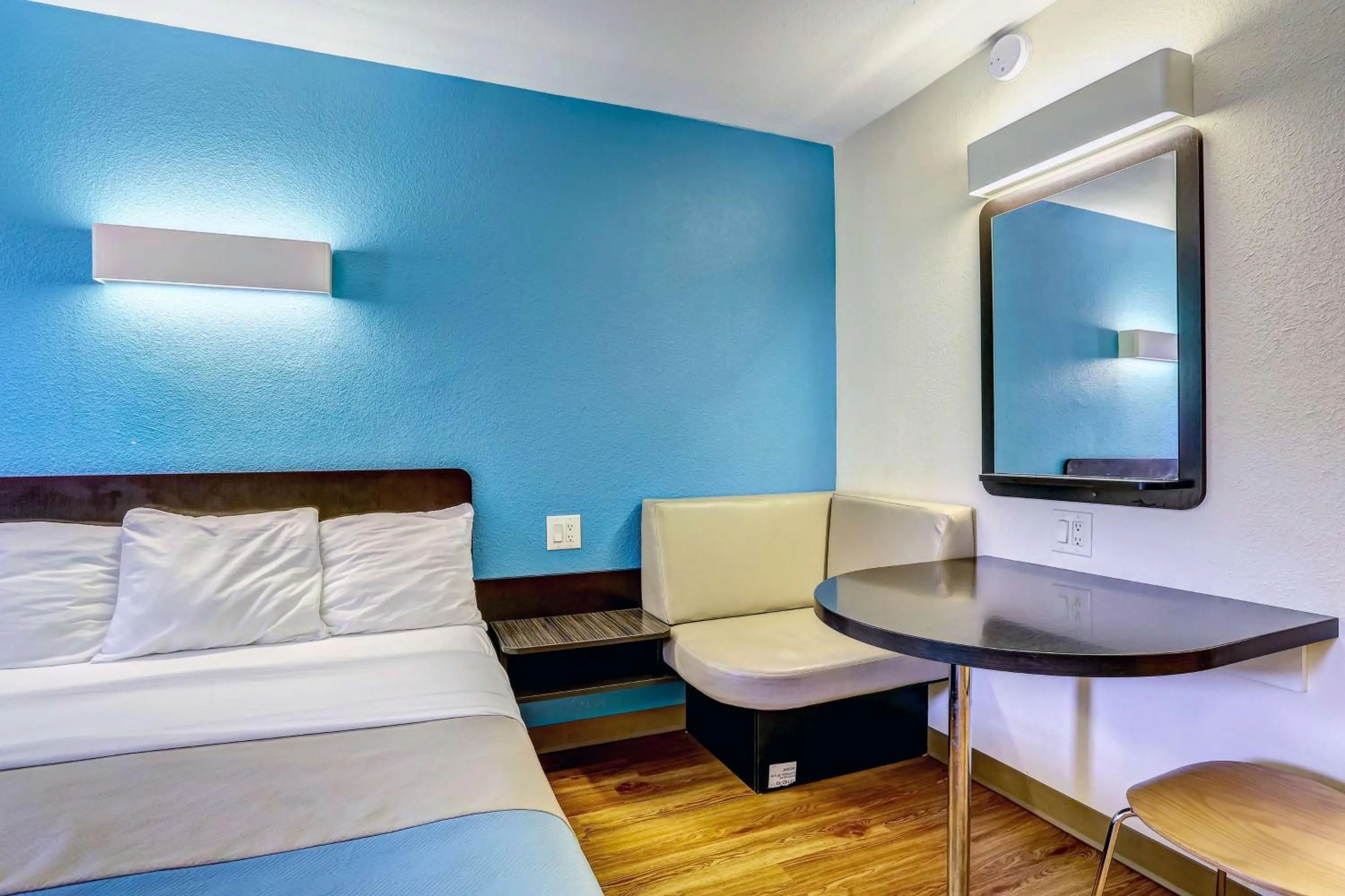 Photo of the whole room, Bed in Motel 6-Dickson, TN