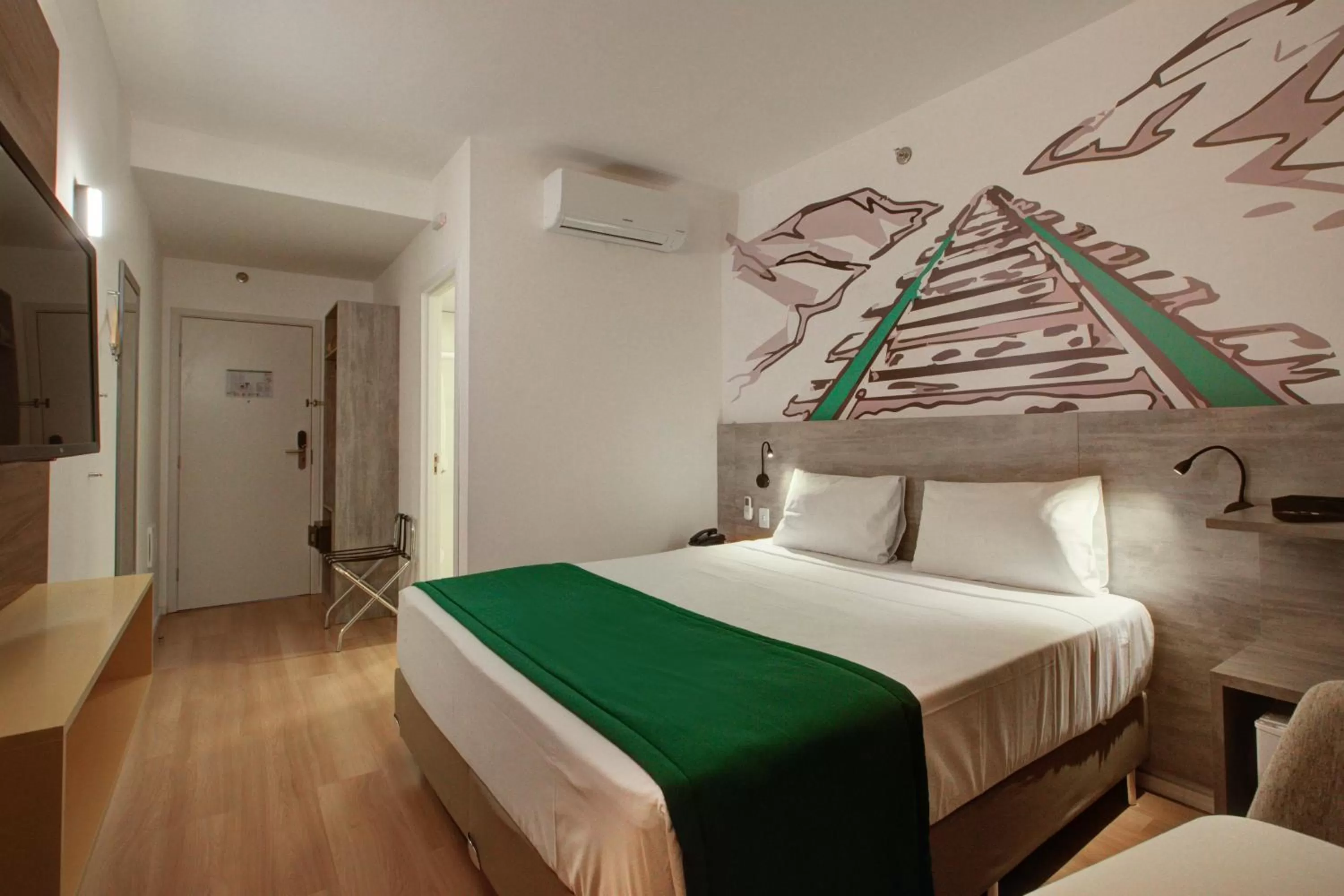 Photo of the whole room, Bed in Ramada Encore Cruzeiro