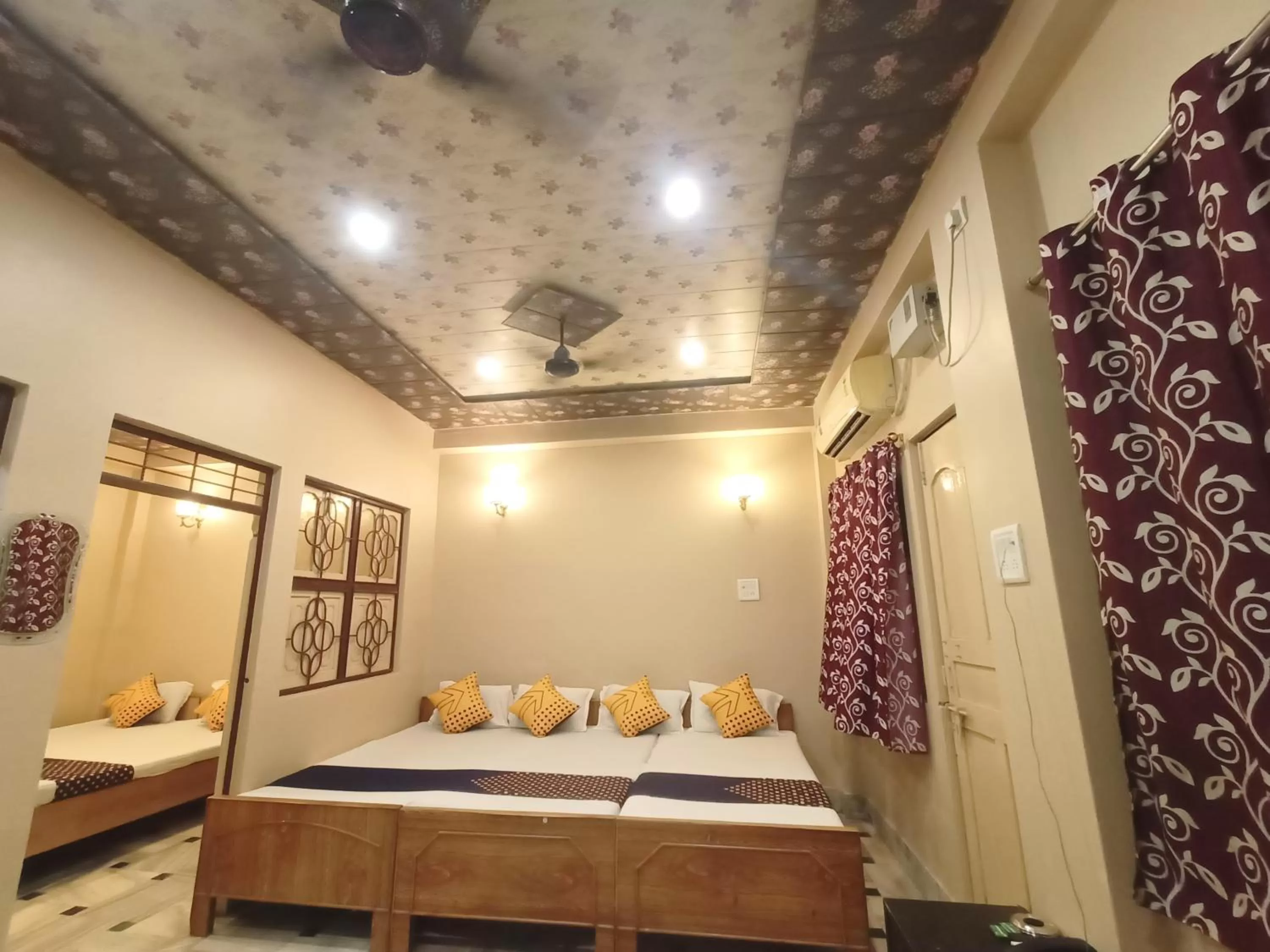 Bed in Hotel Aakash Ganga