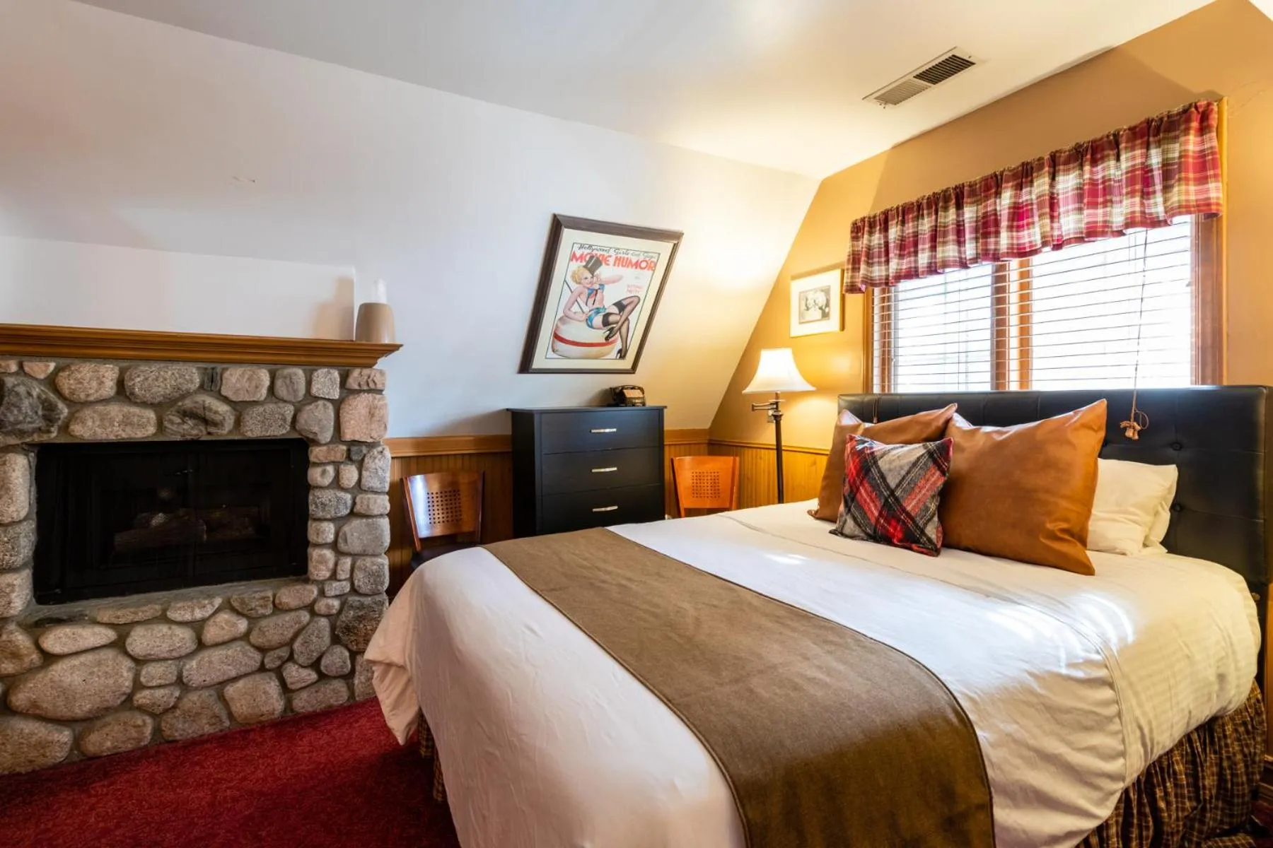 Saddleback Inn at Lake Arrowhead